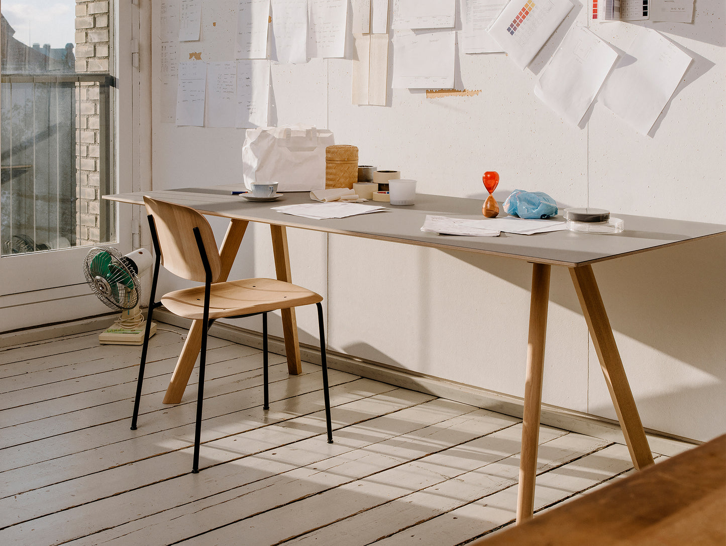 Copenhague Dining Table CPH30 by HAY / 90 x 250 cm / Grey Linoleum top / Oak base (water based lacquer)