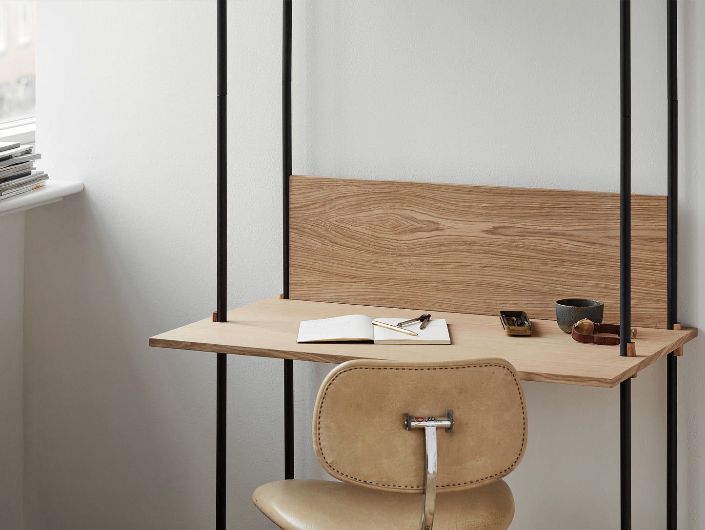 Moebe Shelving System - S.200.1.D Set in Black / Oiled Oak