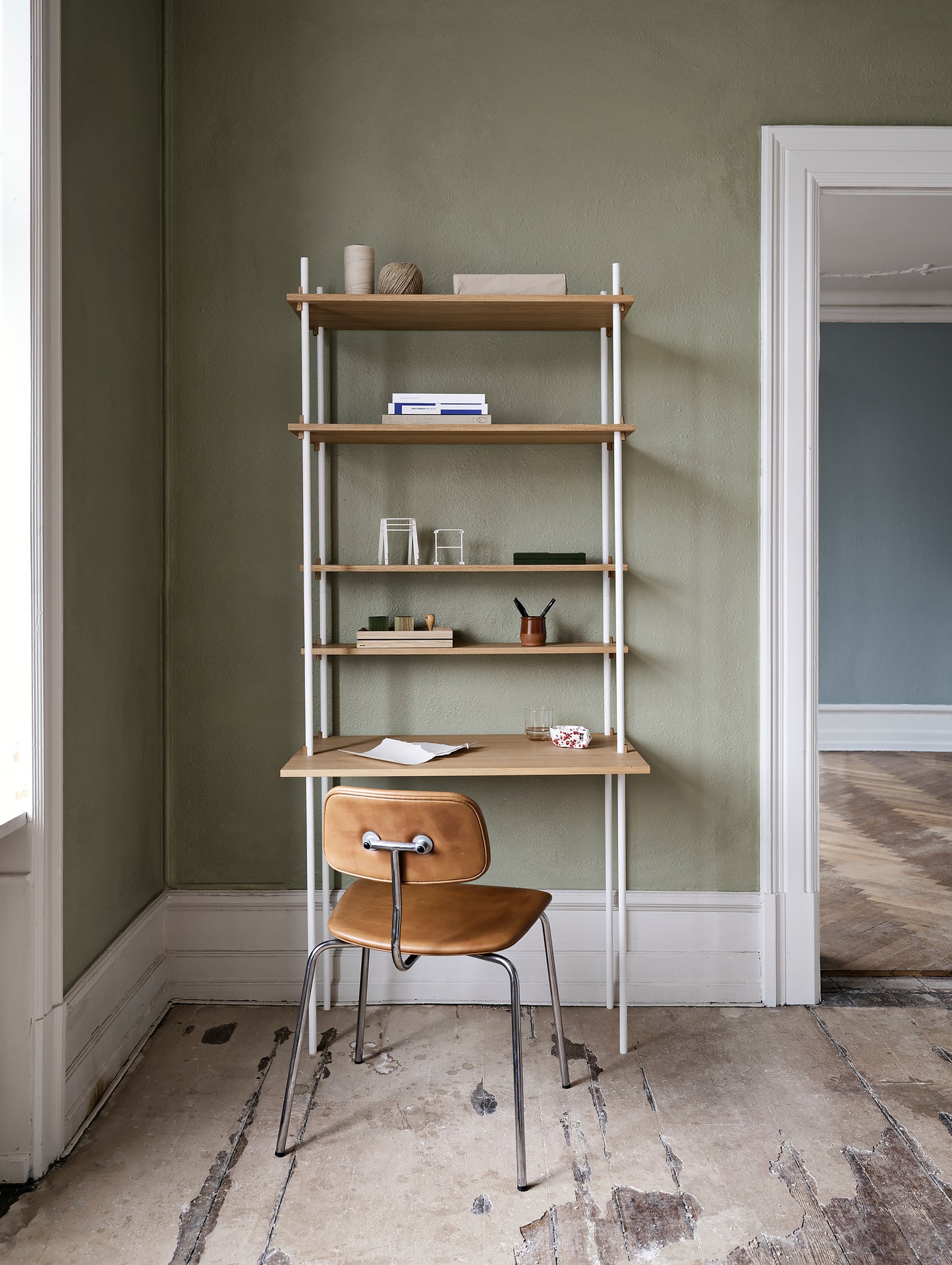 Moebe Shelving System - S.200.1.E Set in White / Oiled Oak