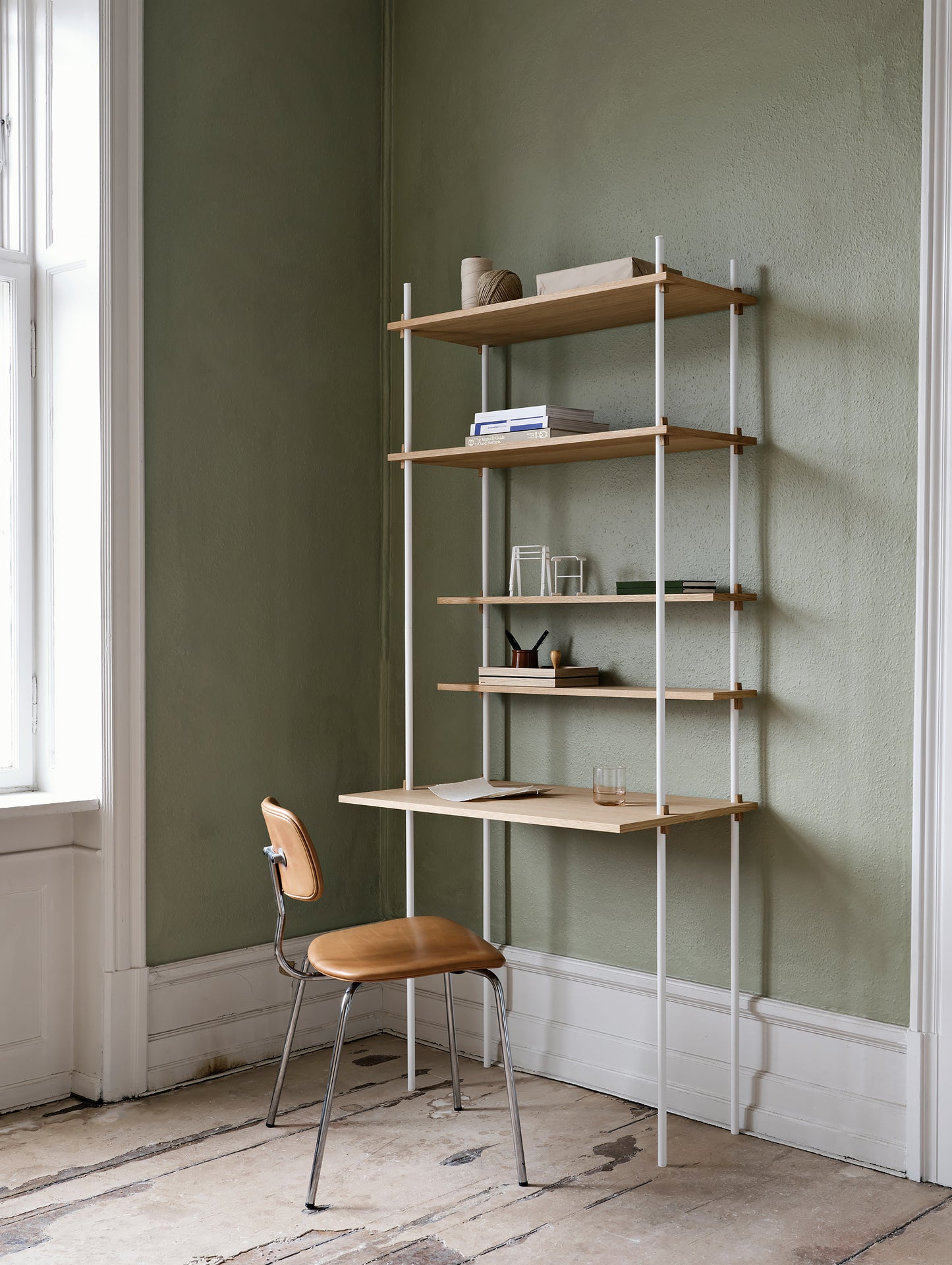 Moebe Shelving System - S.200.1.E Set in White / Oiled Oak
