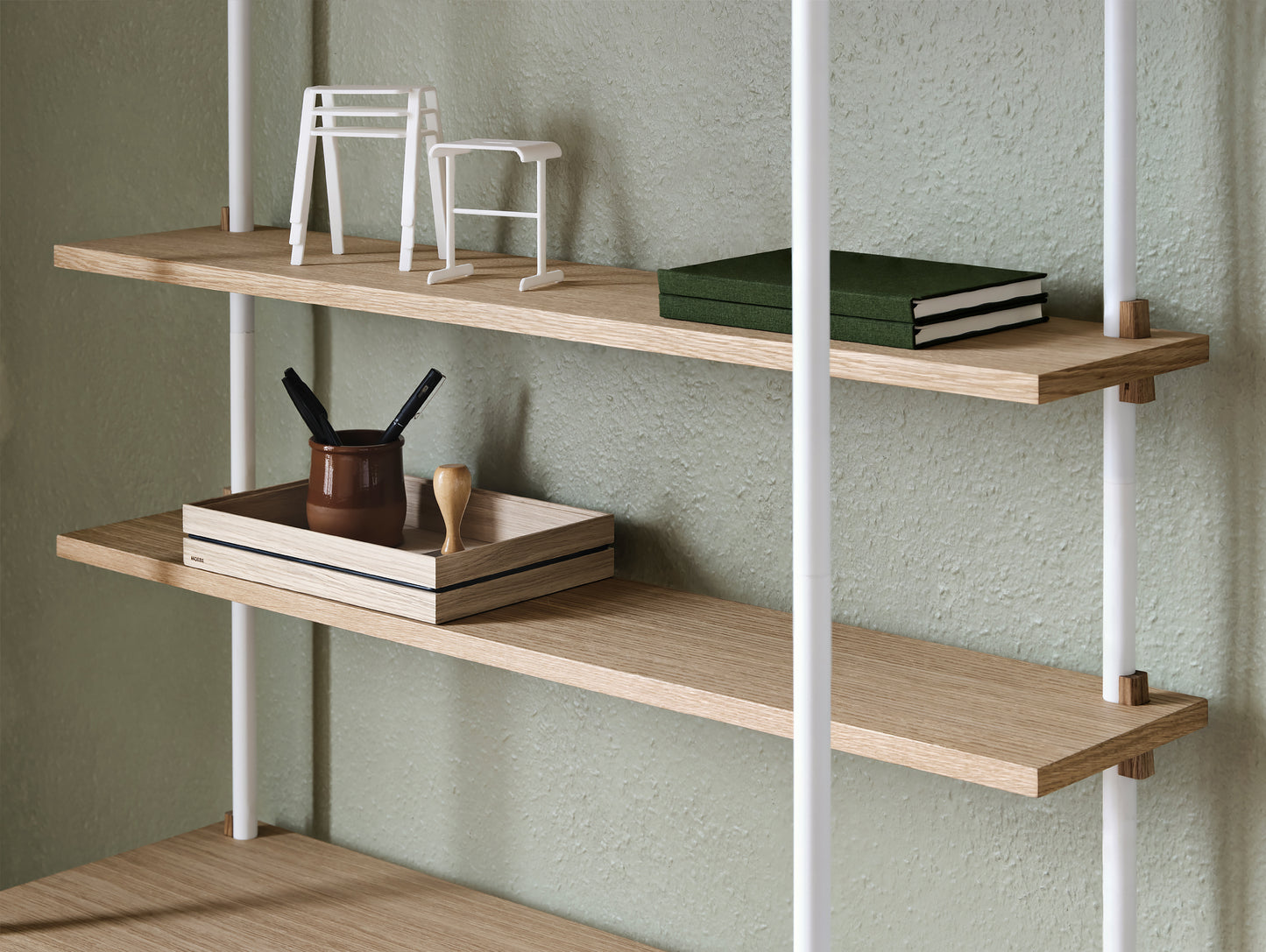 Moebe Shelving System - S.200.1.E Set in White / Oiled Oak
