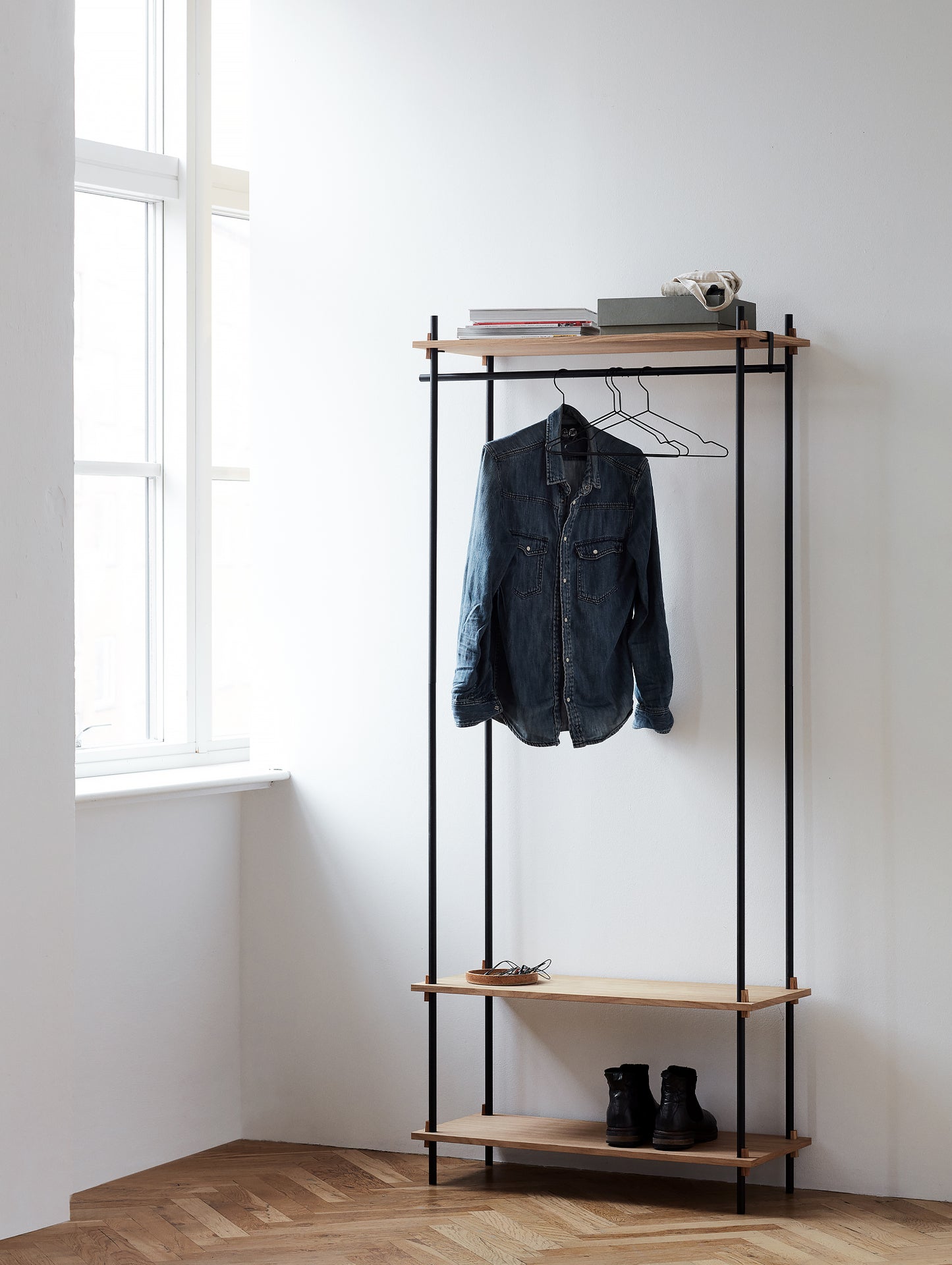 Moebe Shelving System - S.200.1.F Set in Black / Oiled Oak