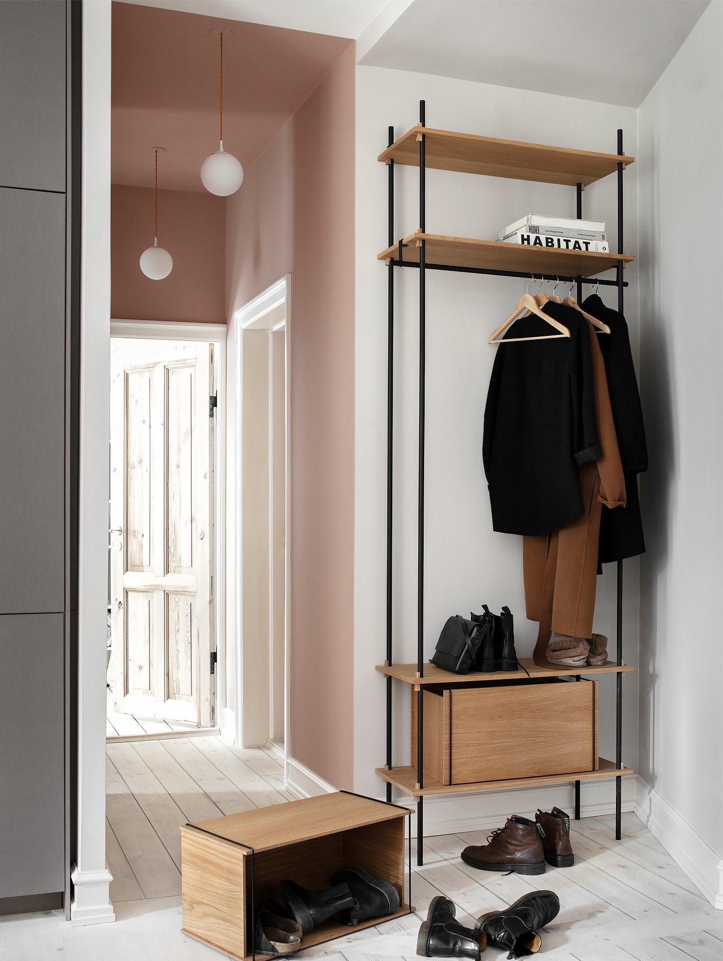 Moebe Shelving System - S.200.1.F Set in Black / Oiled Oak