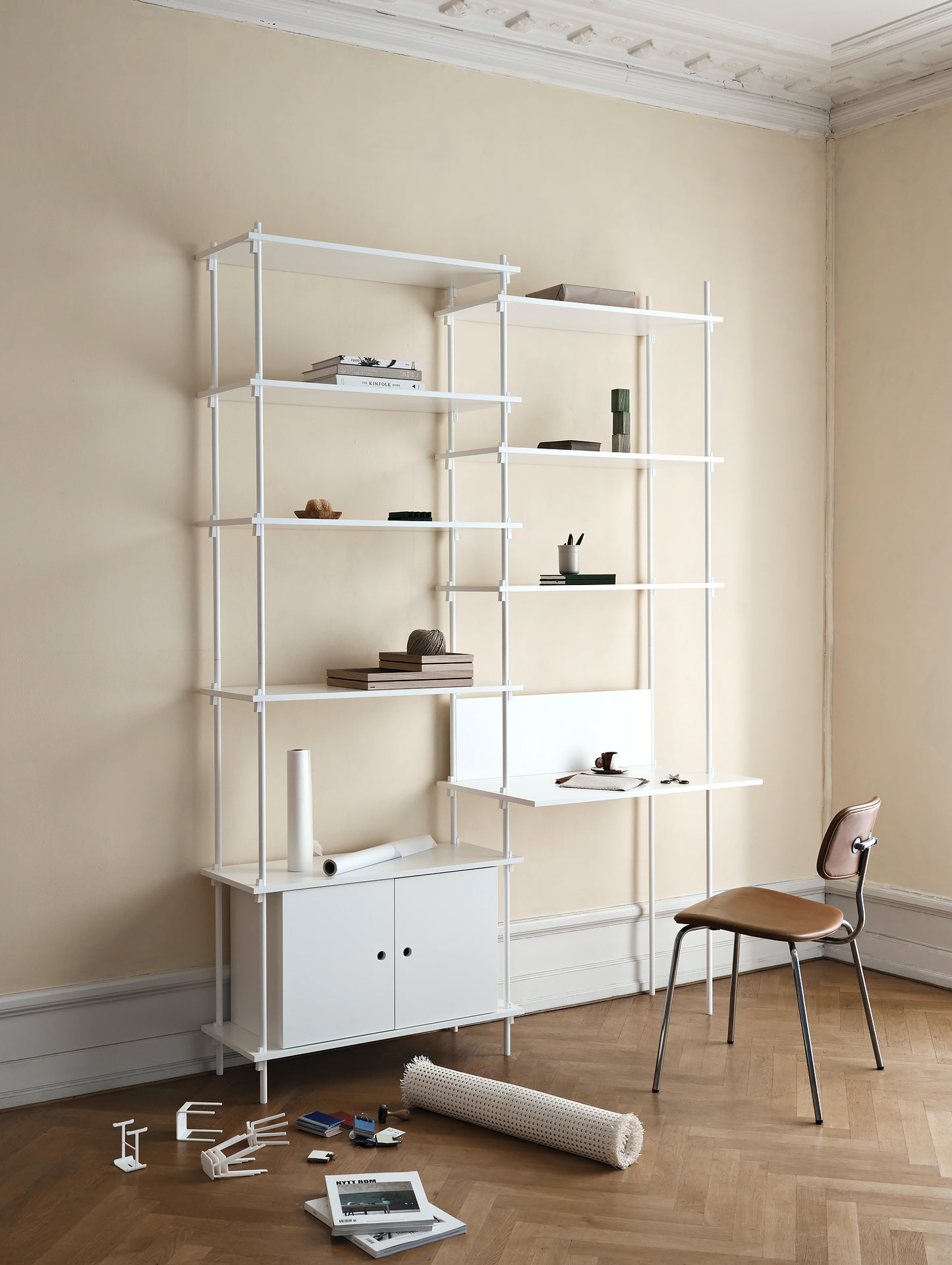 Moebe Shelving System - S.255.2.E Set in White / White Lacquered Finish