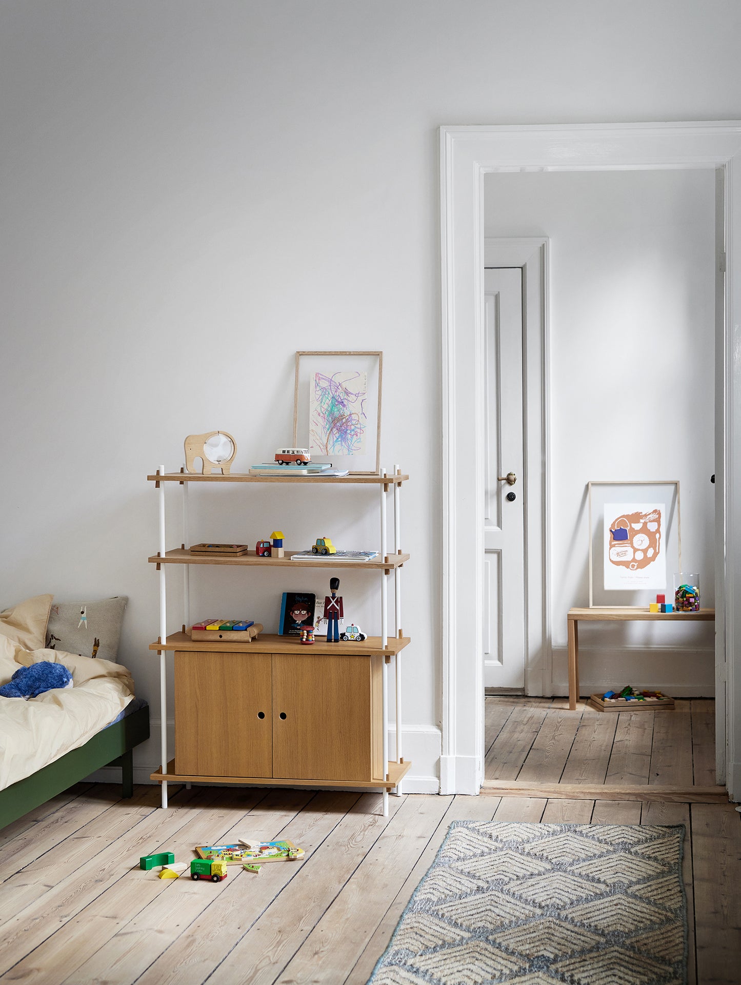 Moebe Shelving System - S.115.1.B Set in White / Oiled Oak