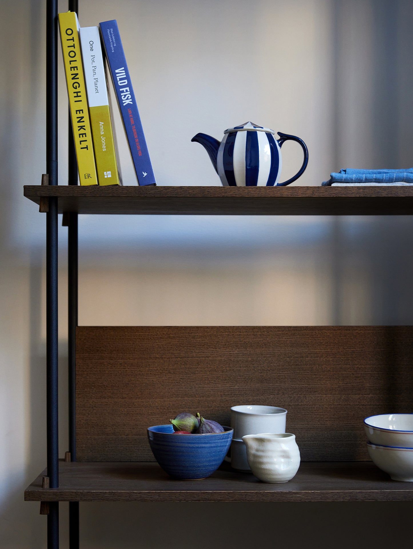 Moebe Shelving System - S.200.1.A Set in Black / Smoked Oak