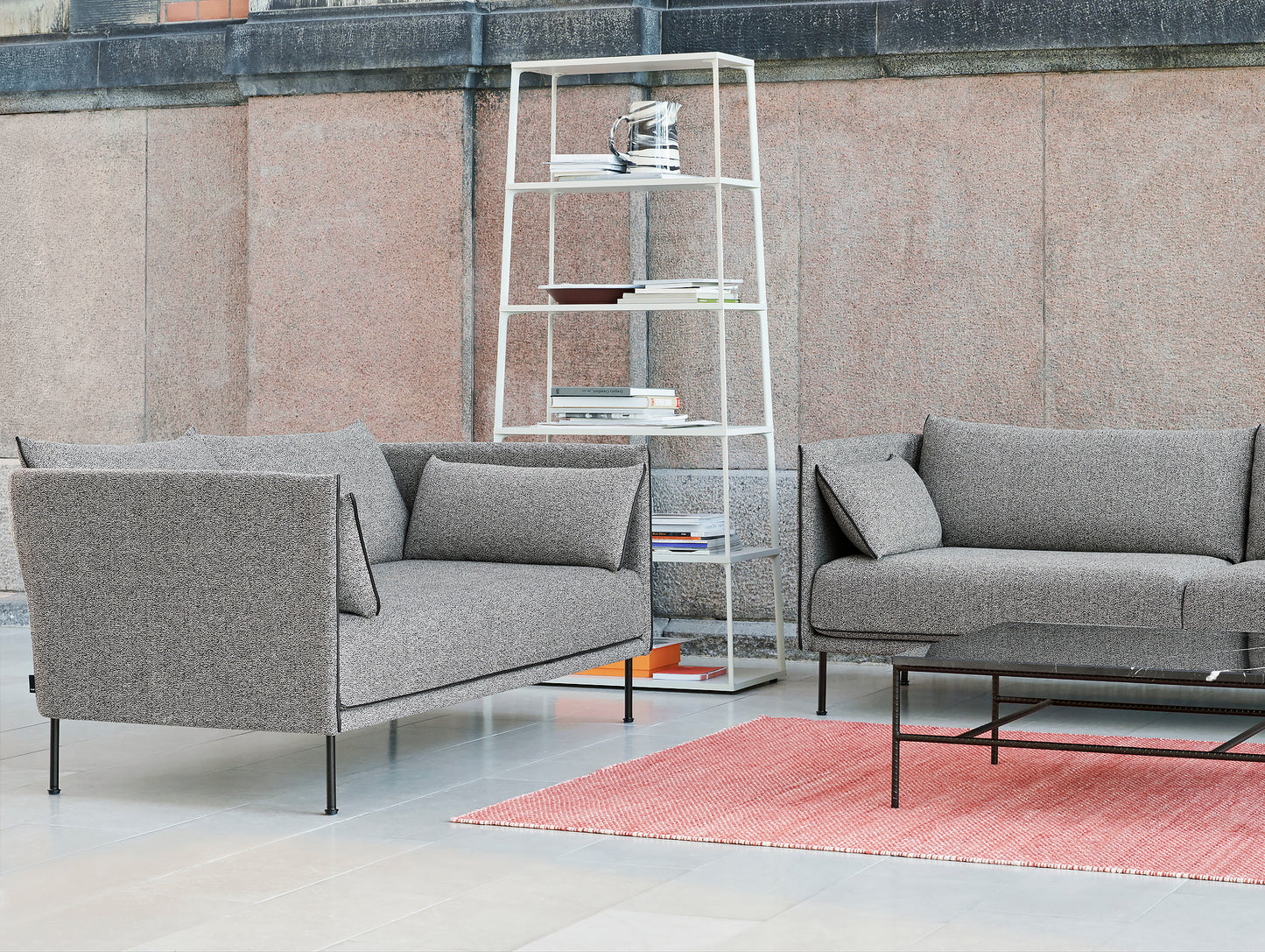 Silhouette Sofa - Olavi 03, Black Base, Black Piping