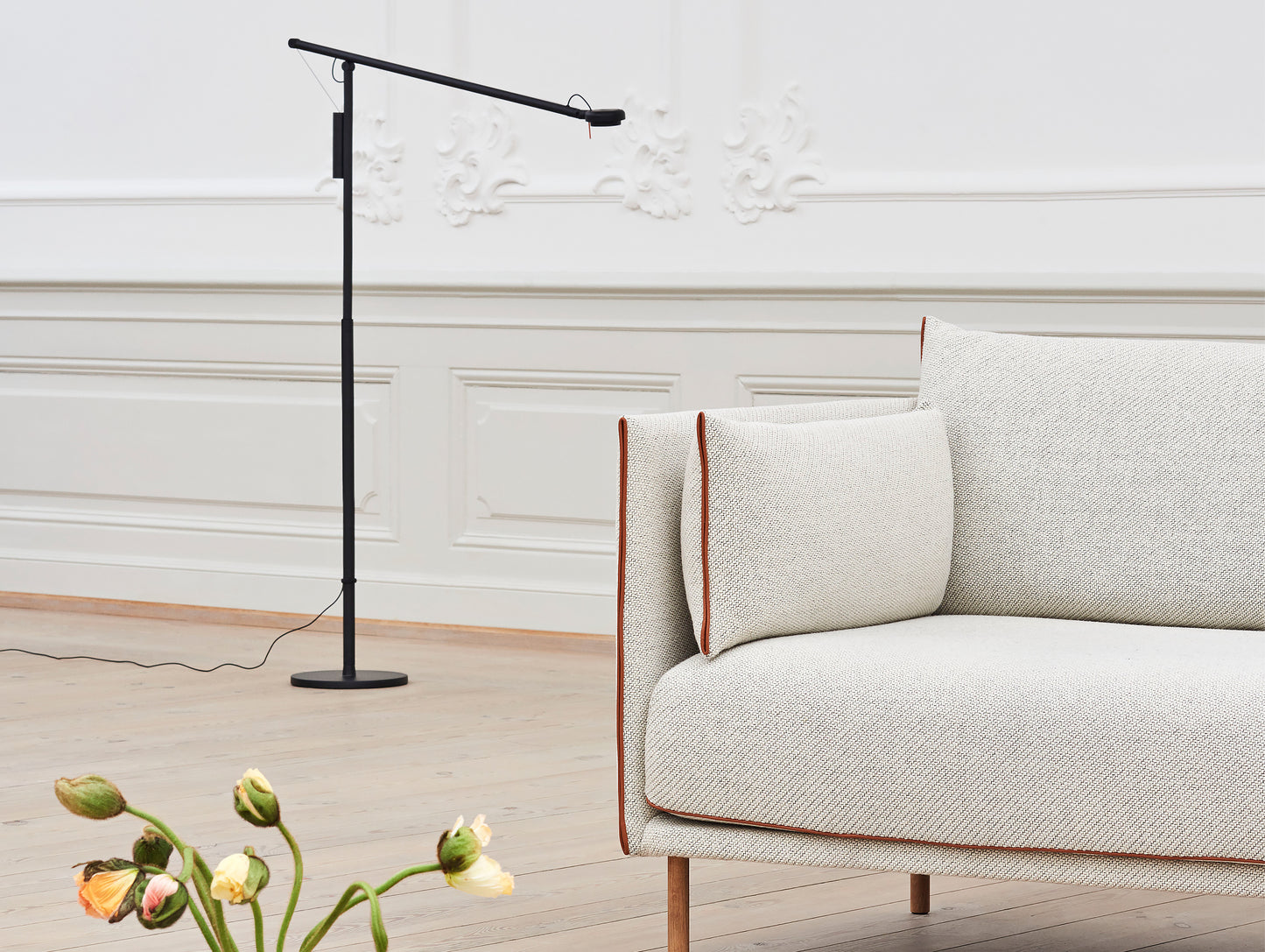 Silhouette Sofa - Coda 100, Oak Base, Cognac Piping