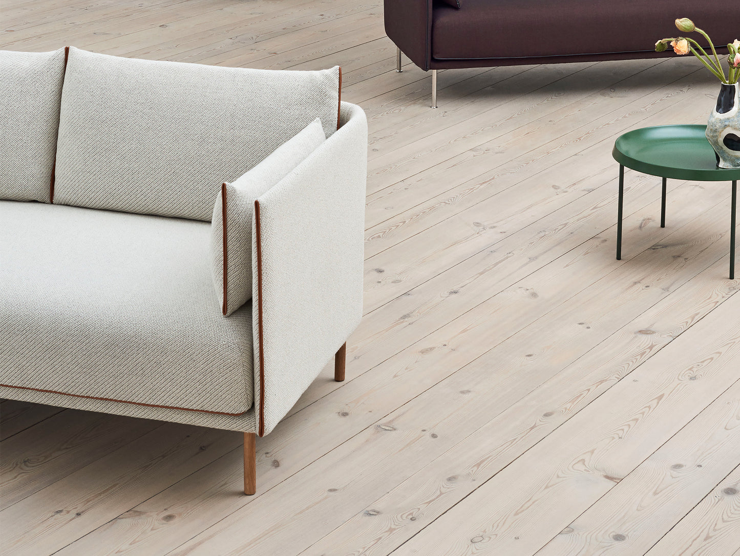 Silhouette Sofa - Coda 100, Oak Base, Cognac Piping