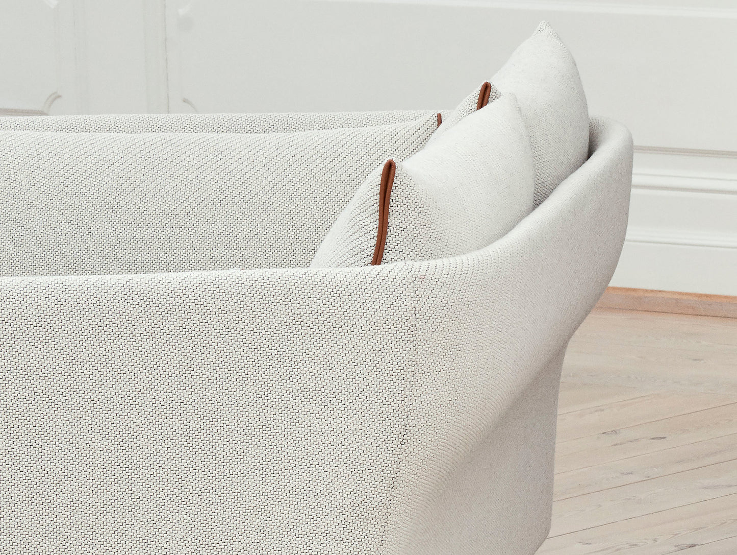 Silhouette Sofa - Coda 100, Oak Base, Cognac Piping