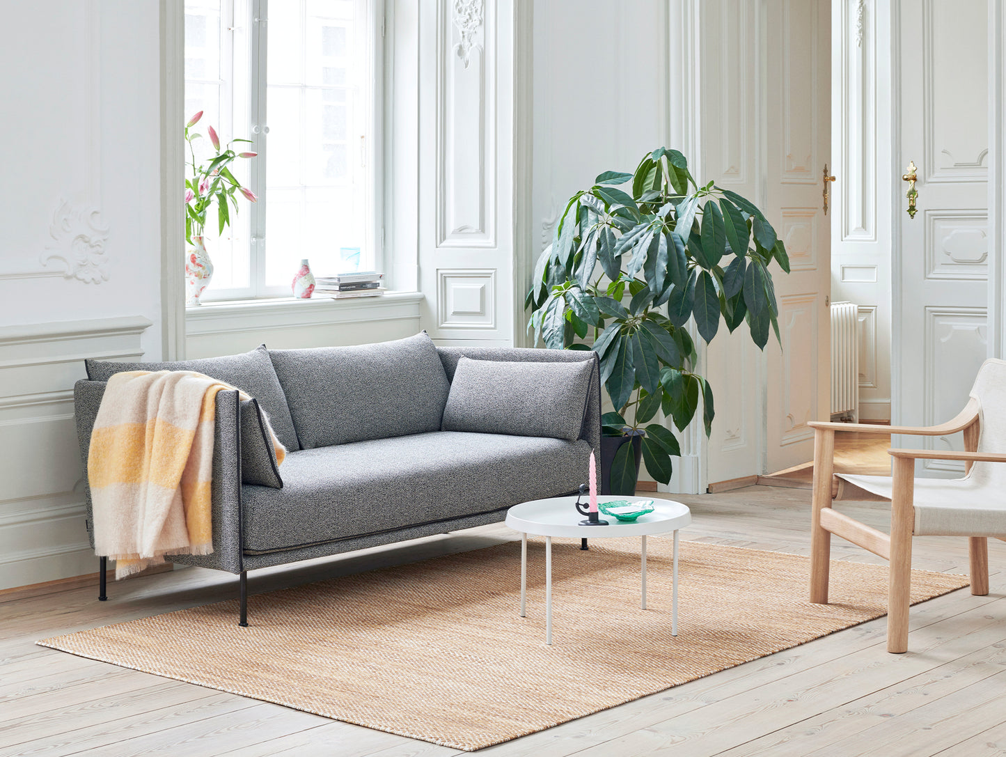 Silhouette Sofa - Olvai 03, Black Painted Steel Base, Black Sense Leather Piping