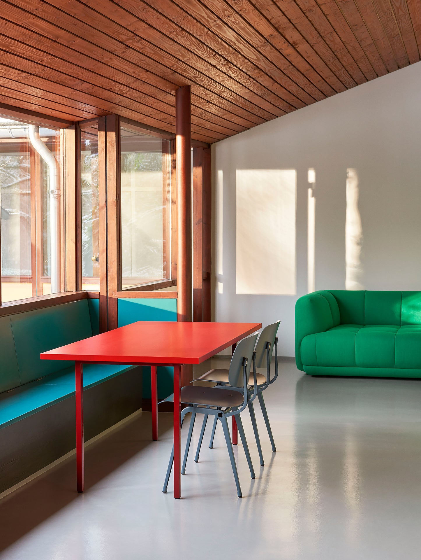 Two-Colour Table by HAY