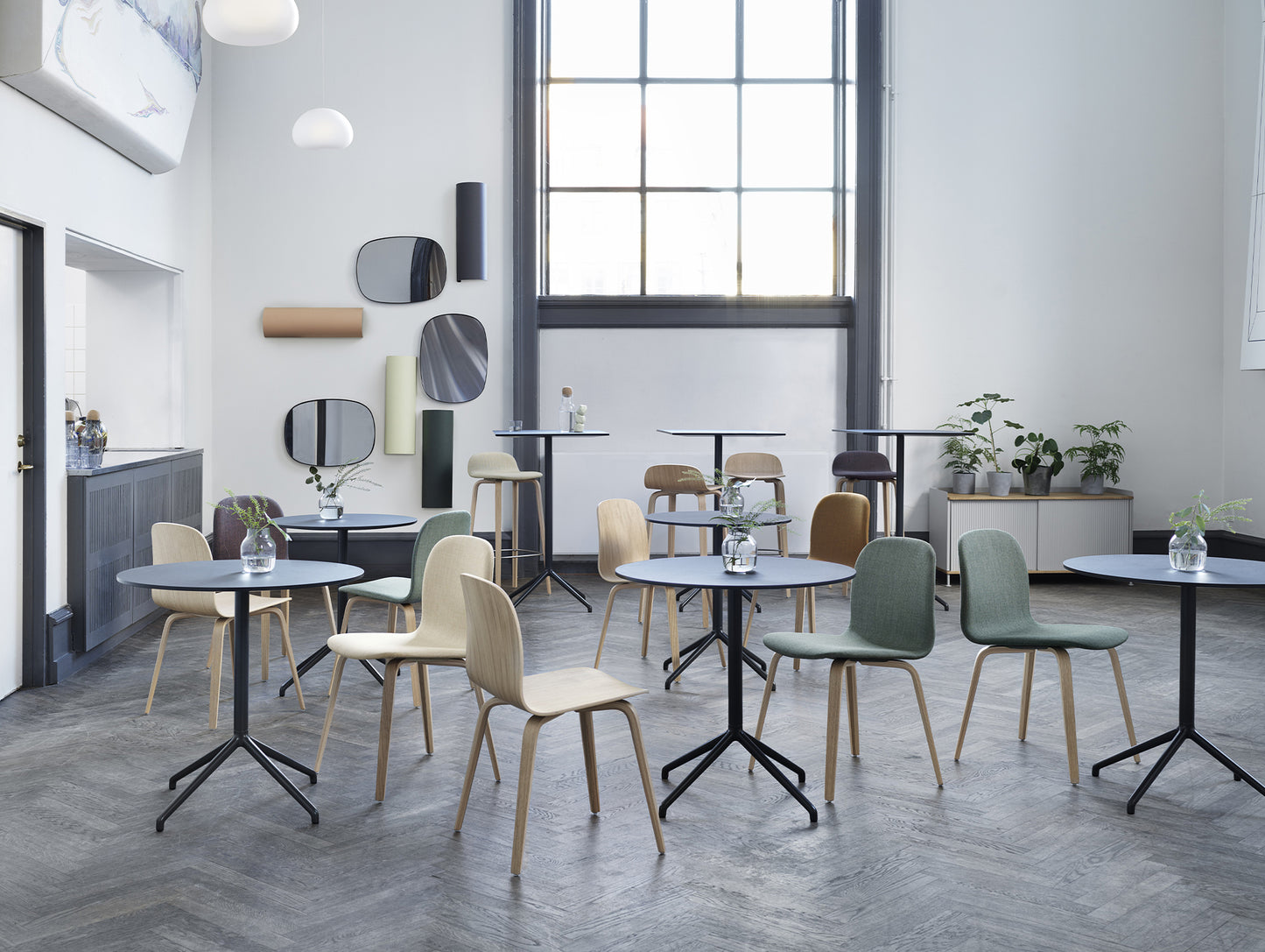 Enfold Sideboard by Muuto - Low / Lacquered Oak / Grey Lacquered Steel