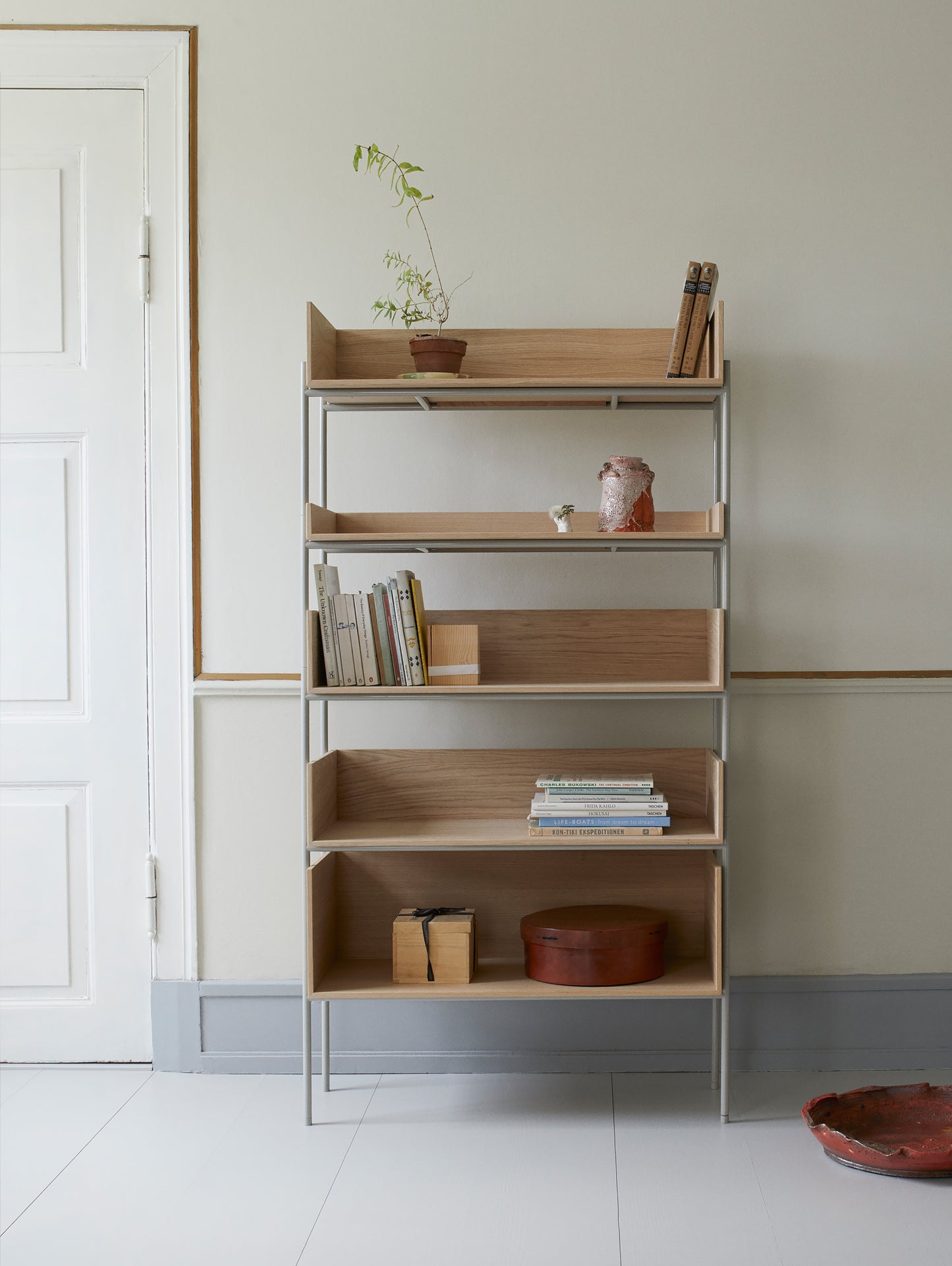 Skagerak Vivlio Shelves - Silk Grey Frames and Oak Shelves