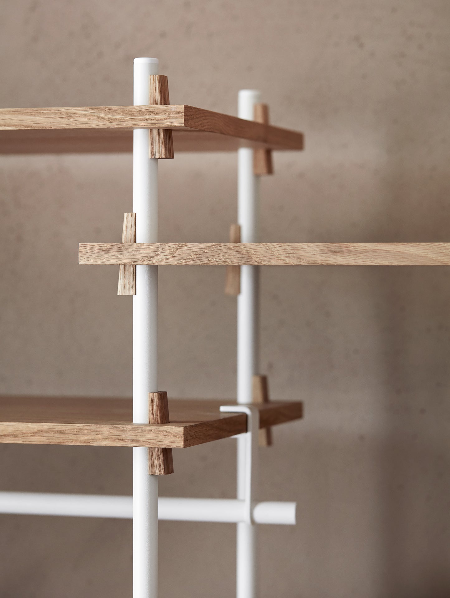 Moebe Shelving System 200 cm - White uprights with Oiled Oak Components