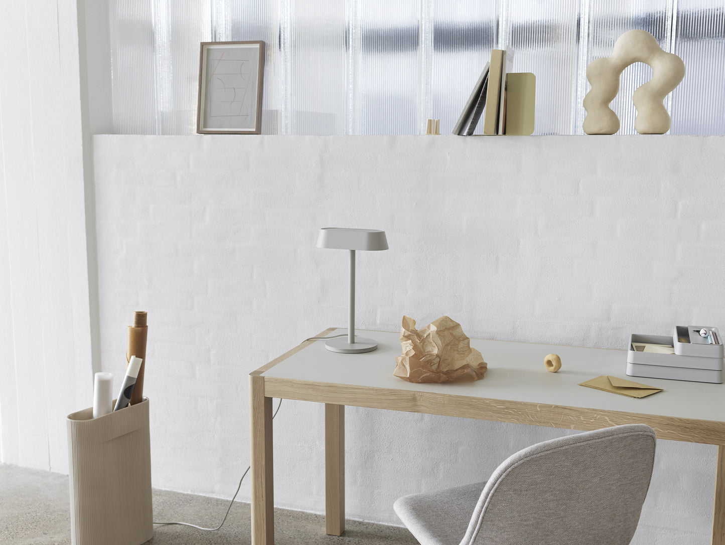 Workshop Table by Muuto - 130 x 65 cm / Warm Grey Linoleum Top with Lacquered Oak Base