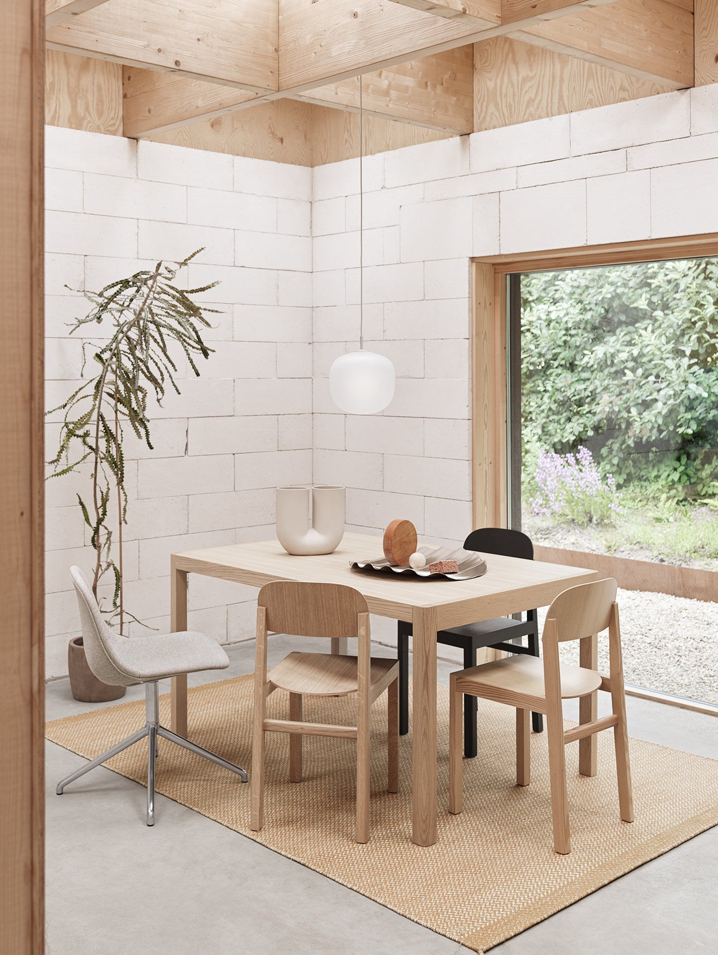 Kink Vase by Muuto - Sand
