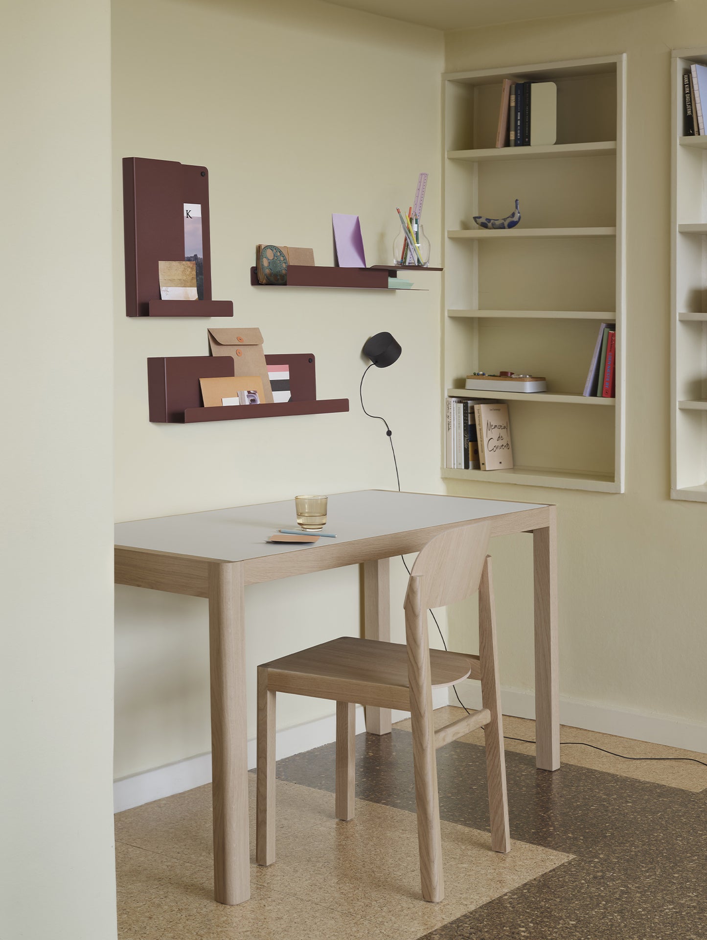 Workshop Table by Muuto - 130 x 65 cm / Warm Grey Linoleum Top with Lacquered Oak Base