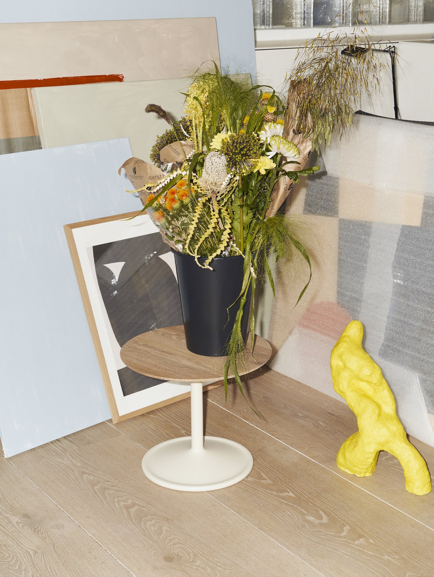 Soft Side Table by Muuto - Oak Top and Off-White Base