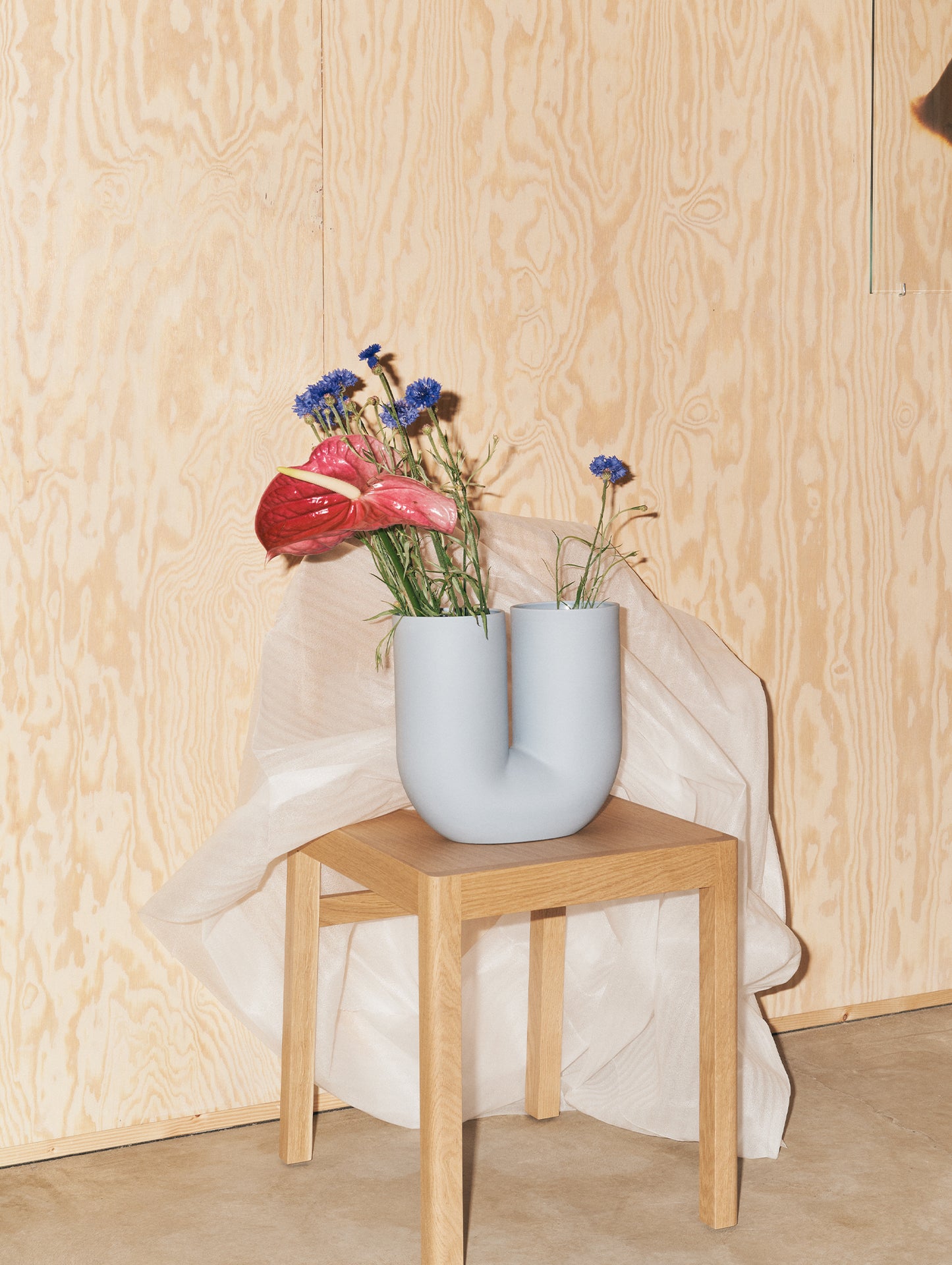 Kink Vase by Muuto - Light Blue
