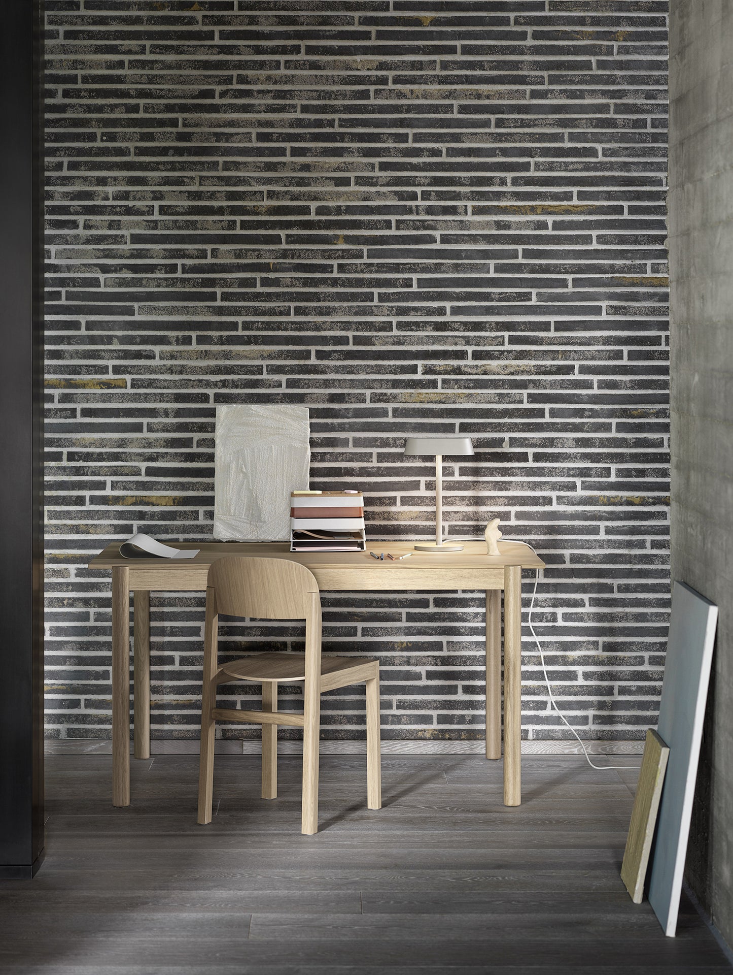 Workshop Table by Muuto - 140 x 92 cm / Oak Veneer Top with Lacquered Oak Base
