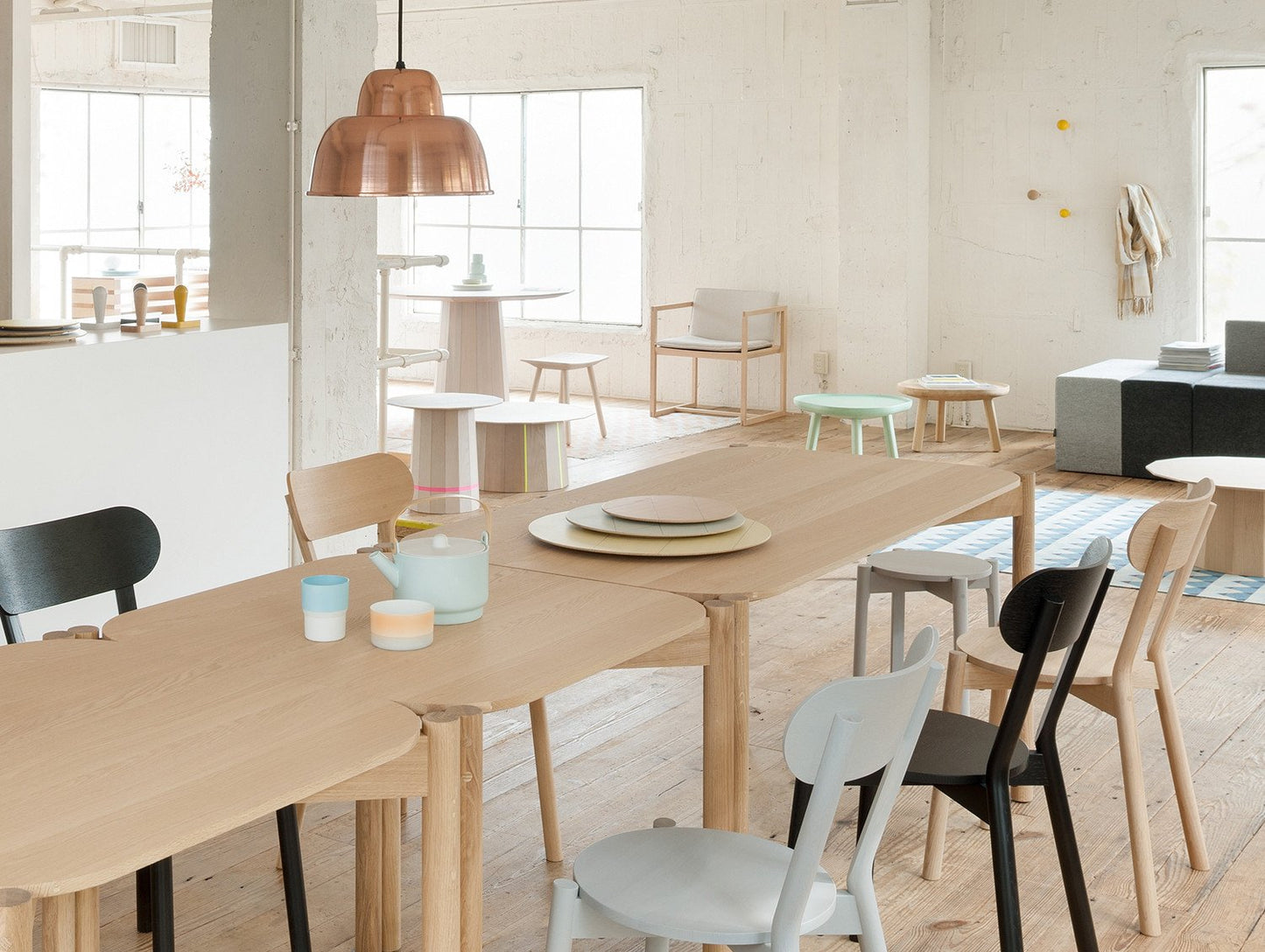 Castor Table by Karimoku New Standard