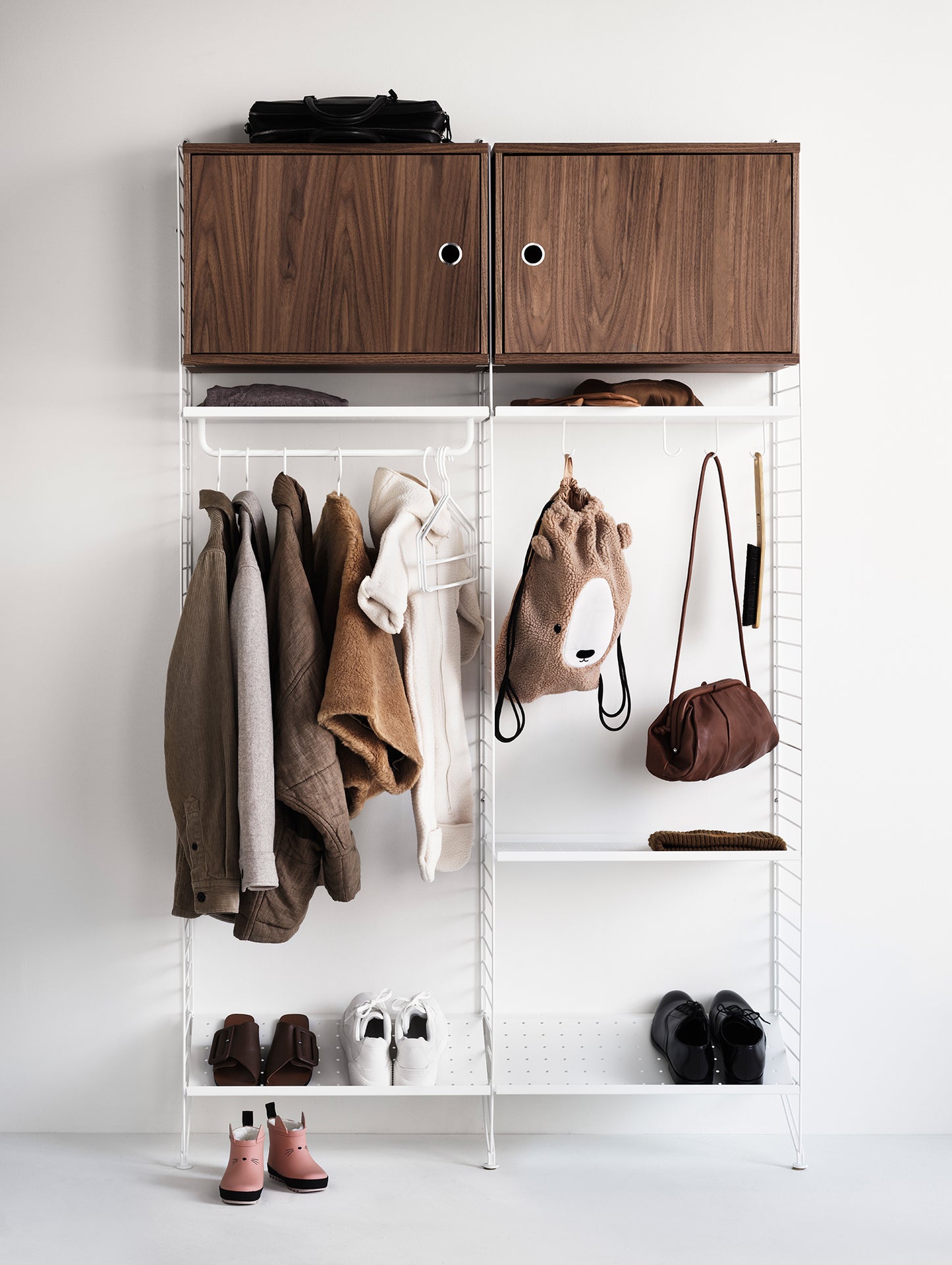 String Hallway Combinations by String - Combination T / walnut with white panels