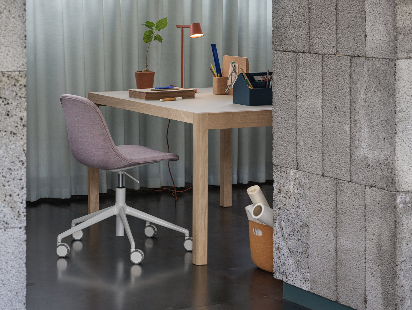 Workshop Table by Muuto - 140 cm / Warm Grey Linoleum