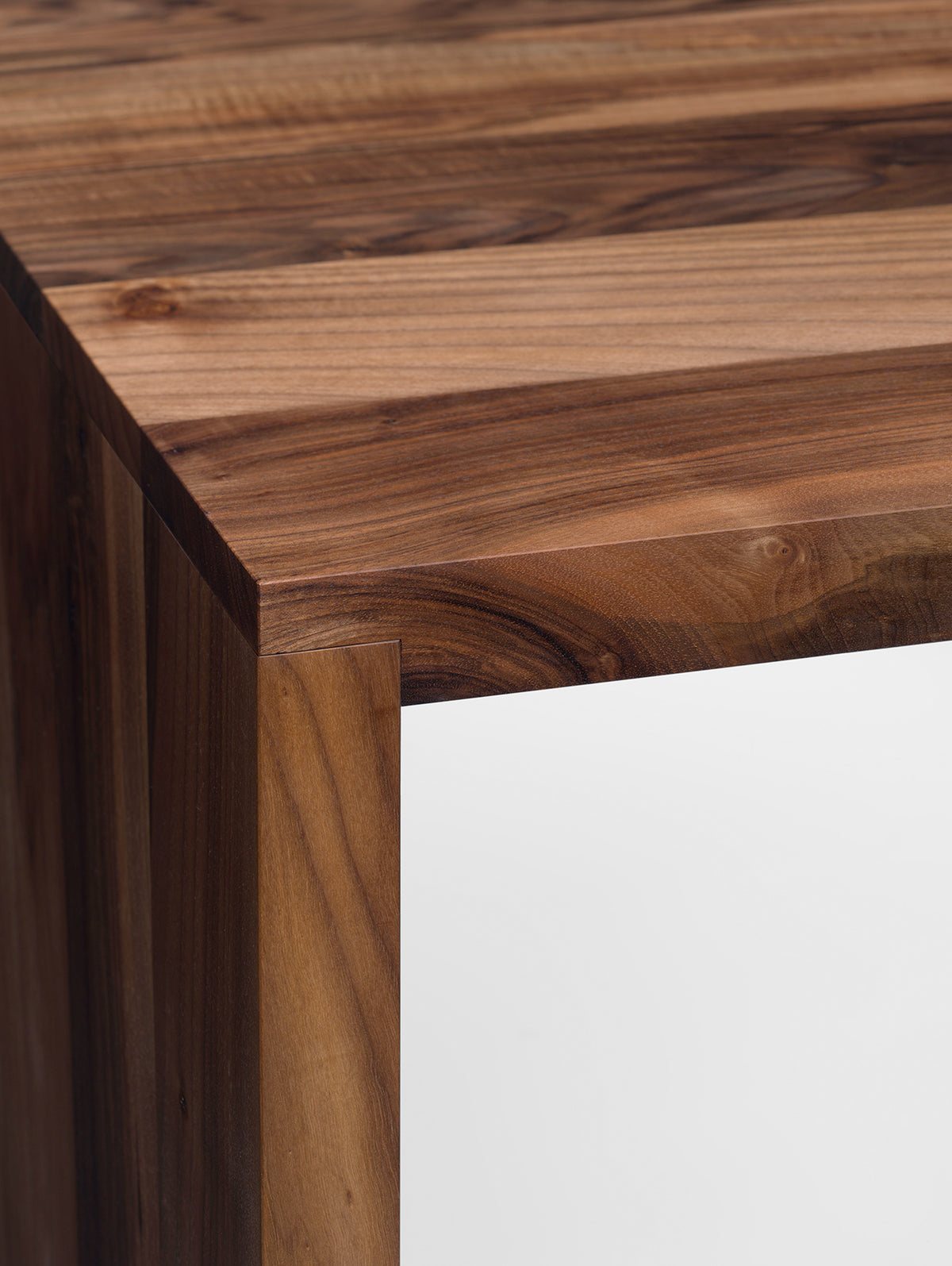 TA01 Ponte Table by e15