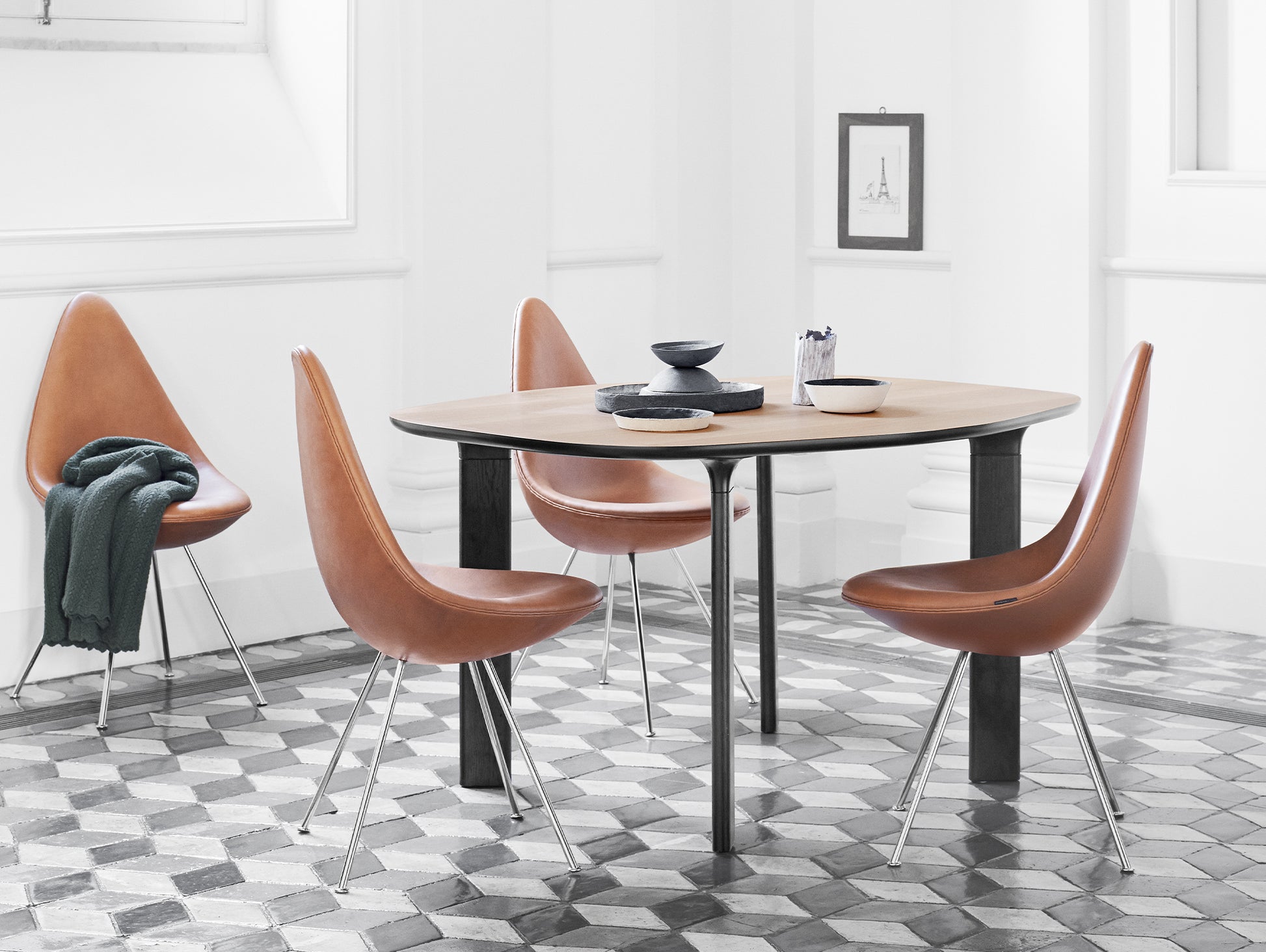 Drop Dining Chair 3110 by Fritz Hansen - Walnut Grace Leather / Chromed Steel