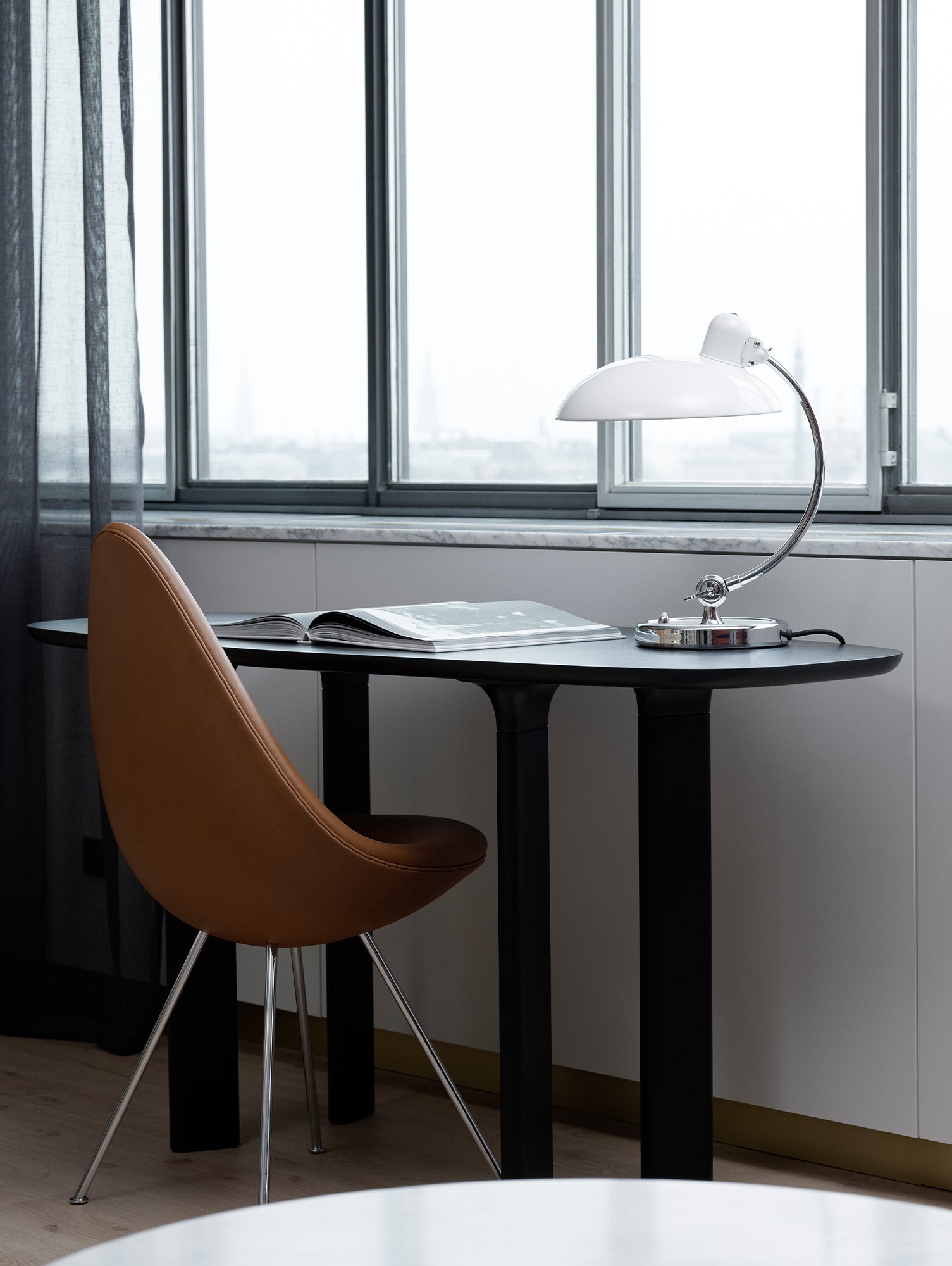 Drop Dining Chair 3110 by Fritz Hansen - Walnut Grace Leather / Chromed Steel