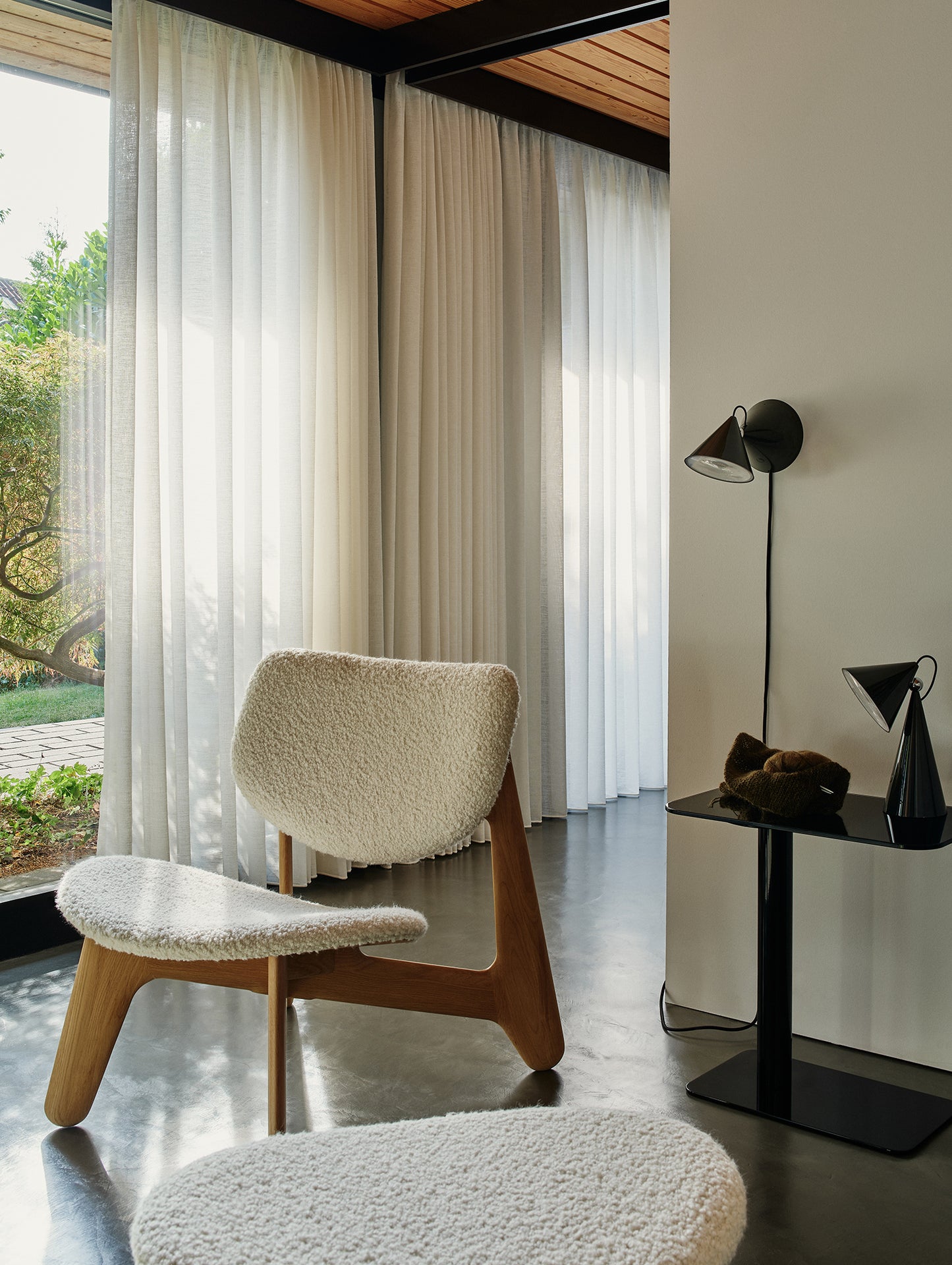 Slab Lounge Chair by Tom Dixon - Natural Oak / Elle 200