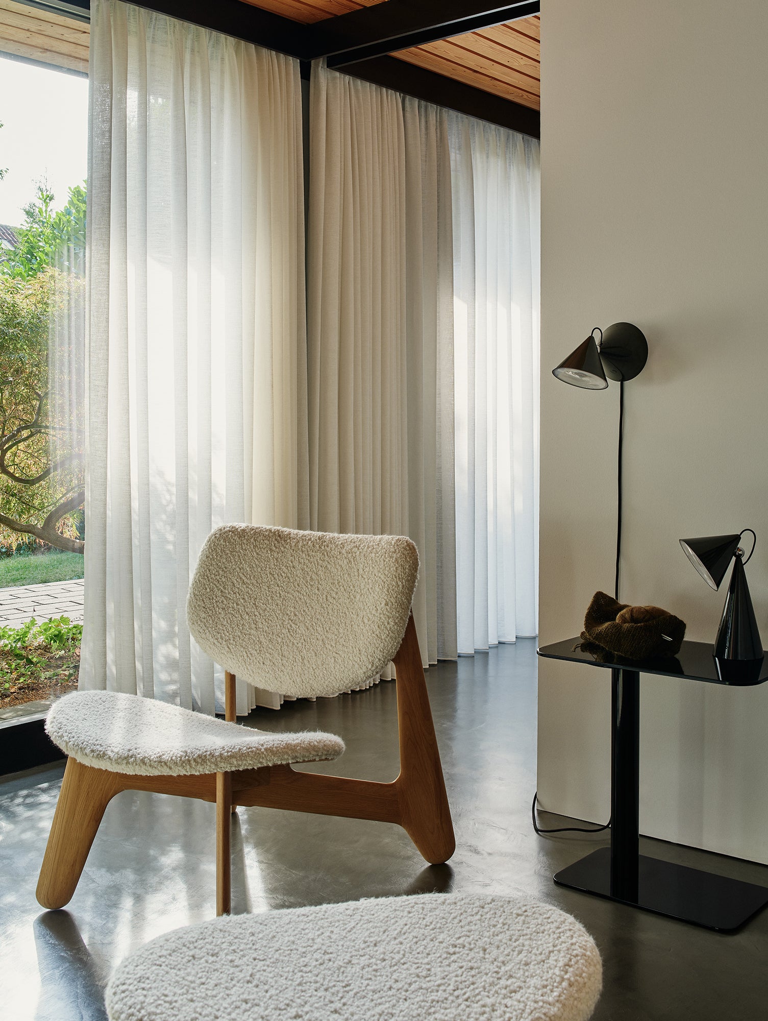 Slab Lounge Chair by Tom Dixon - Natural Oak / Elle 200