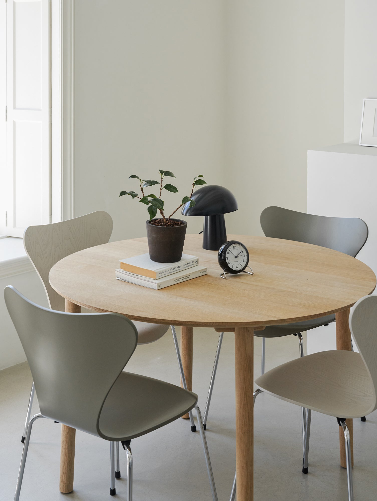 ダイニングテーブル Fritz Hansen B table フリッツ・ハンセンのHven ダイニングテーブル – Really Well Made