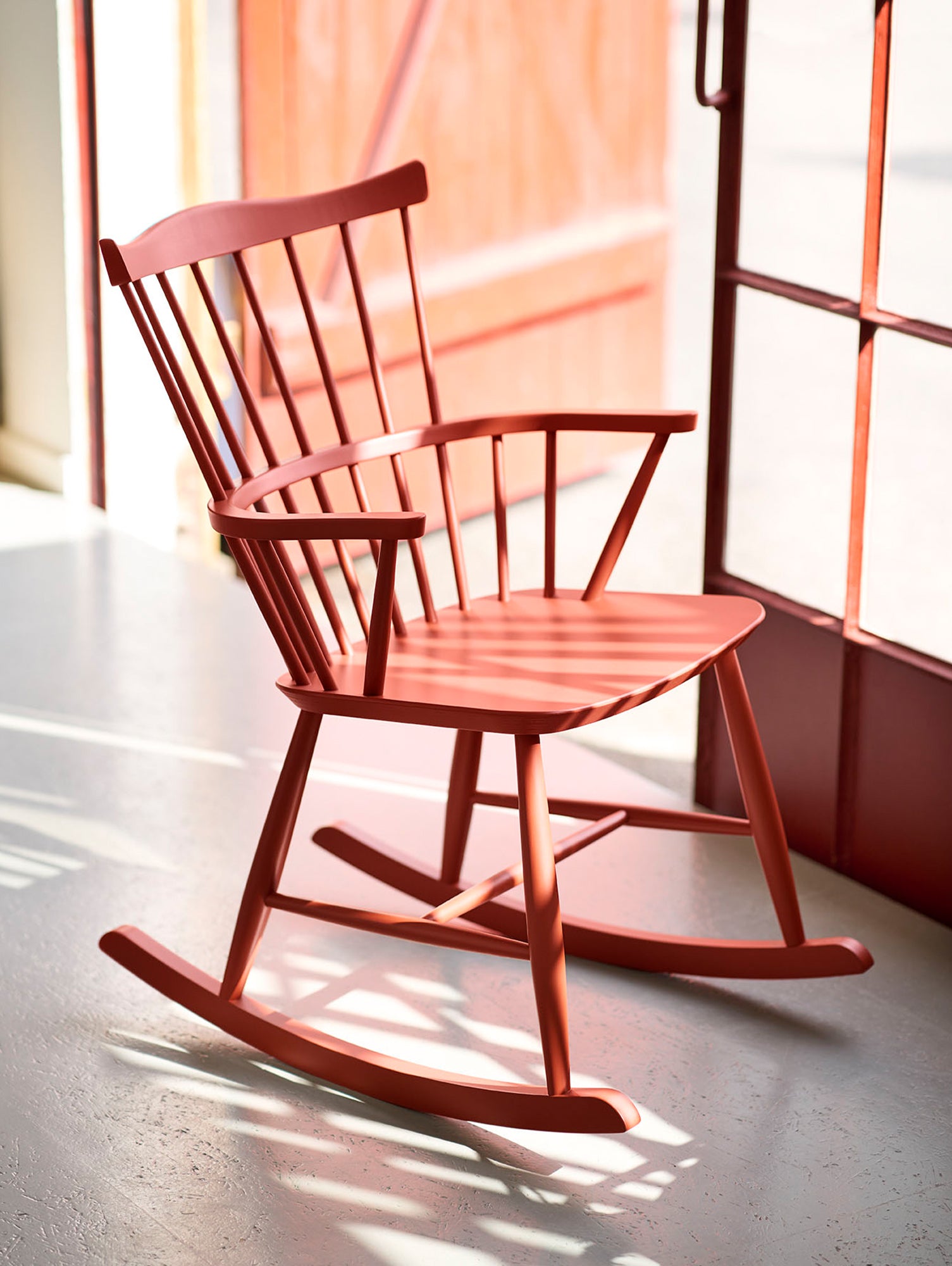 J52G Rocking Chair by FDB Mobler - Brick Red Painted Beech