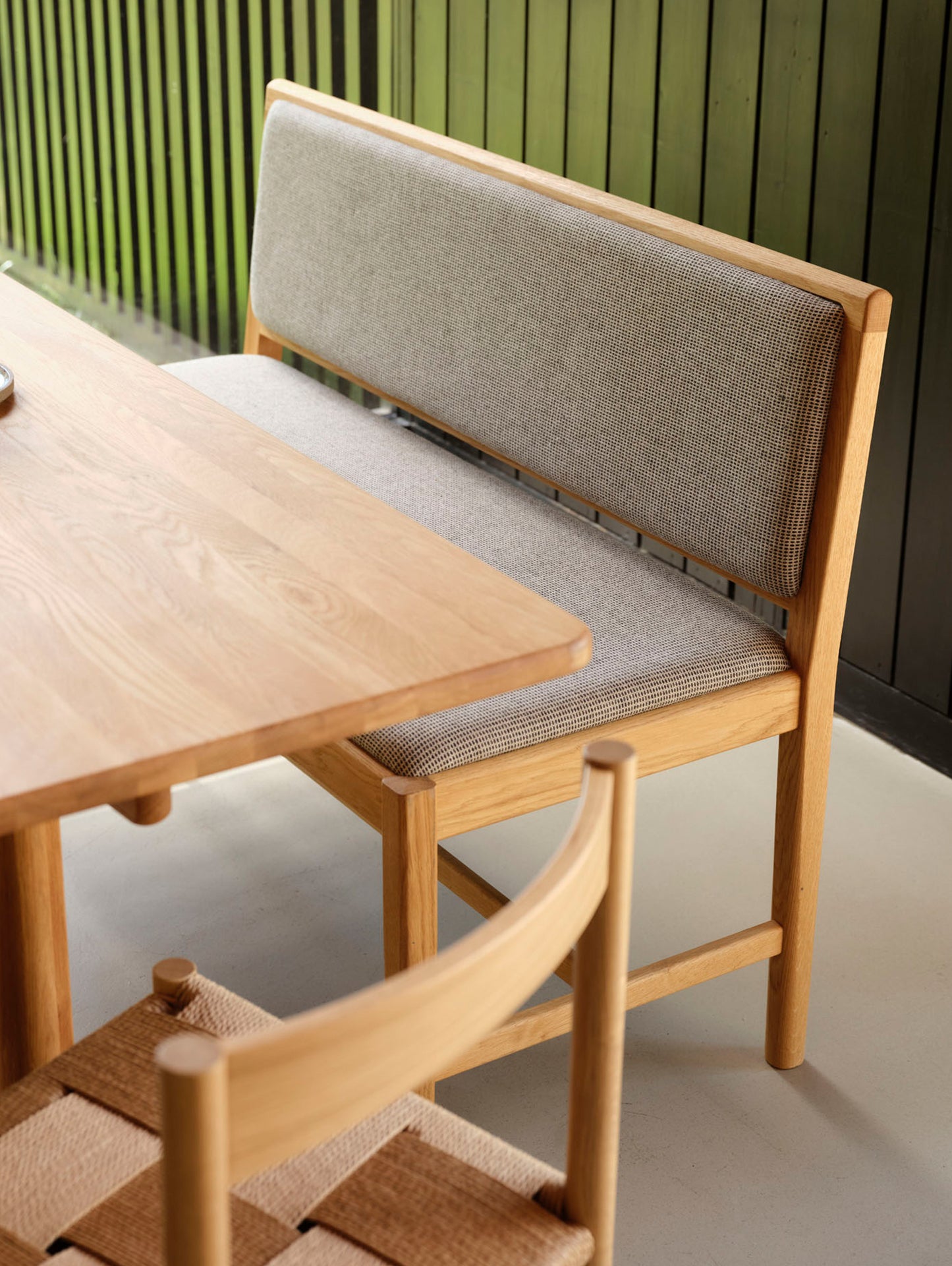 J176 Sonderborg Bench by FDB Mobler - Lacquered Oak / Monochrome Sett Mottled (MLC01)