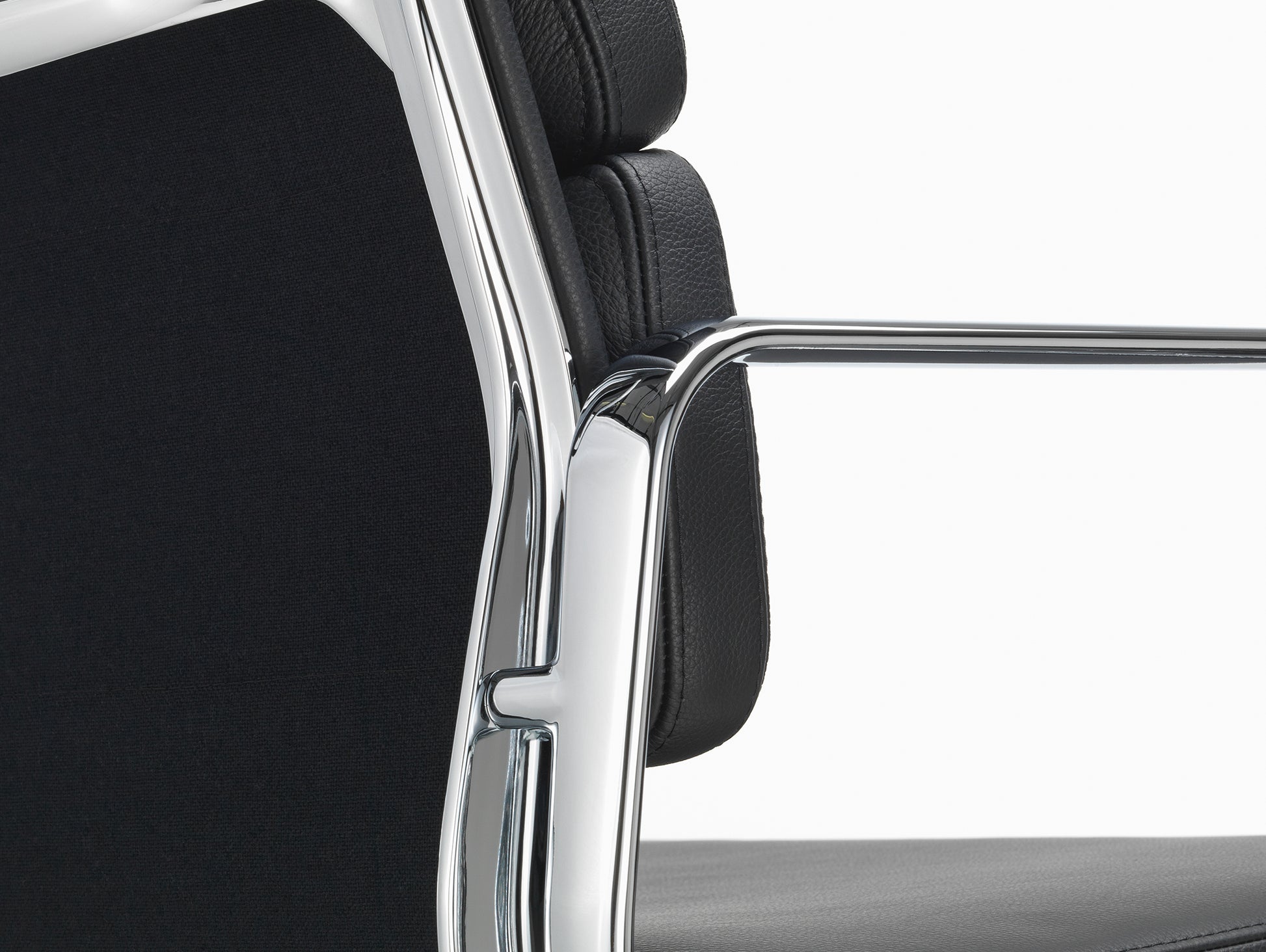 Soft Pad Work Chair EA 217 by Vitra - Chromed Aluminium / Seat: Nero Leather / Back: Plano Nero (L20)