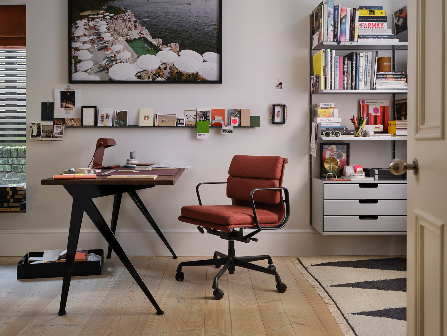 Compas Direction Desk by Vitra