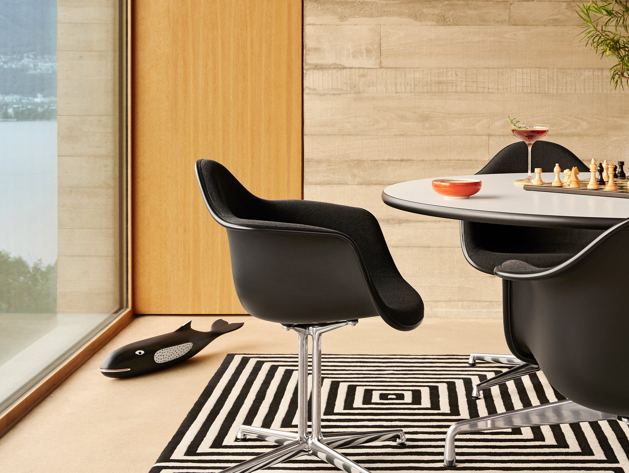 イームズ ハウス ホエール by Vitra – Really Well Made