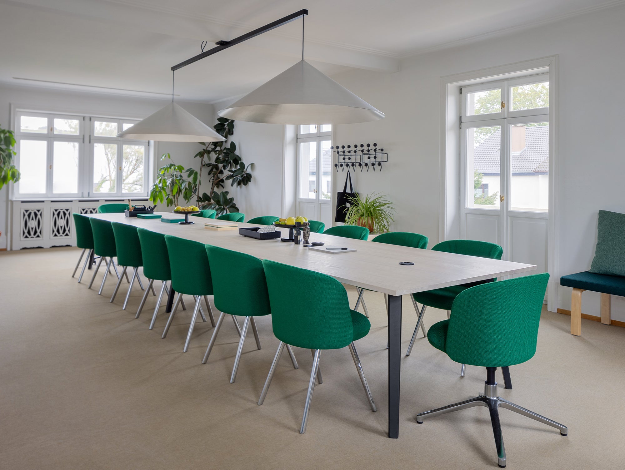 イームズ ハング イット オール コート ラック by Vitra – Really Well