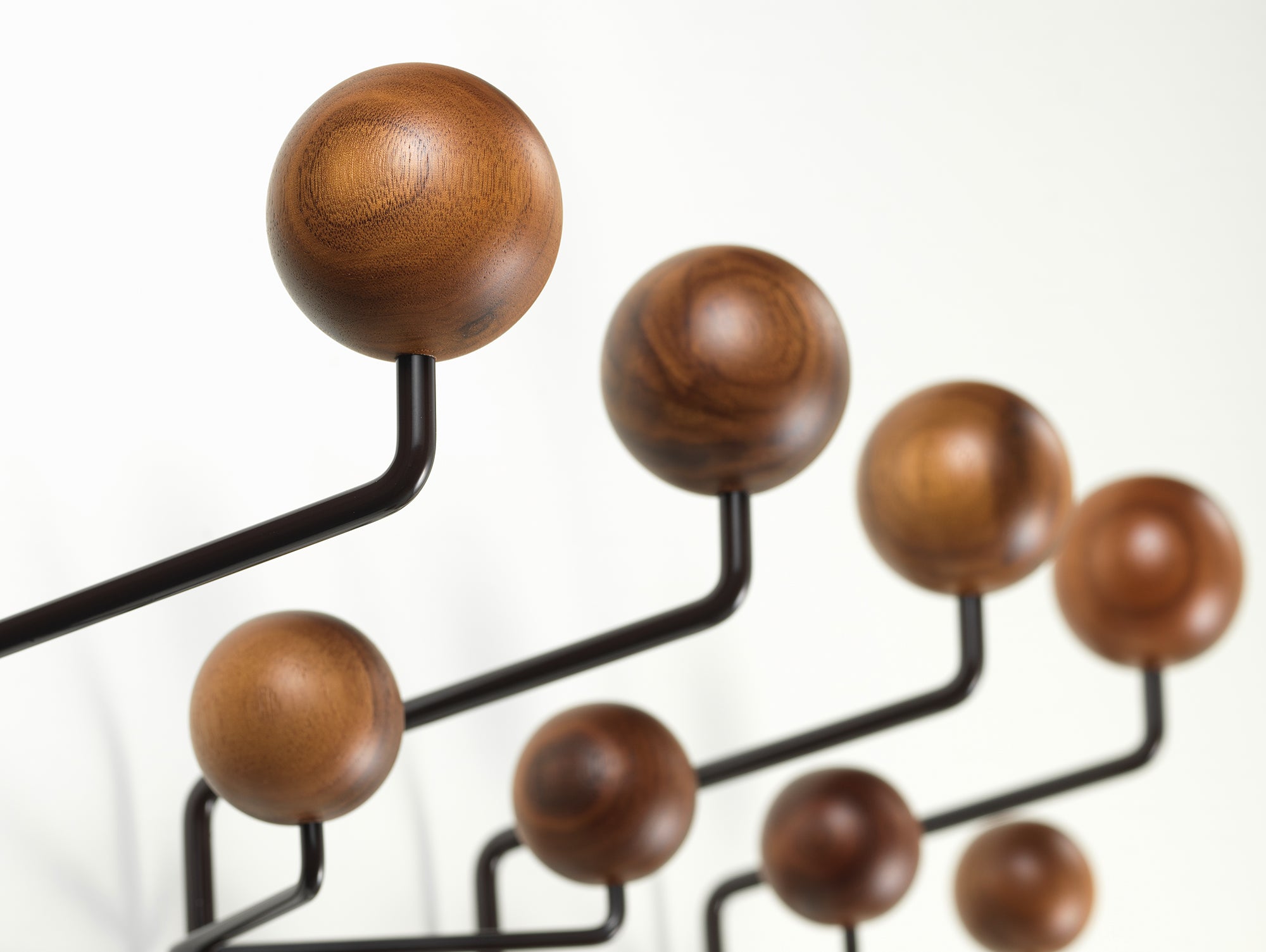 イームズ ハング イット オール コート ラック by Vitra – Really Well