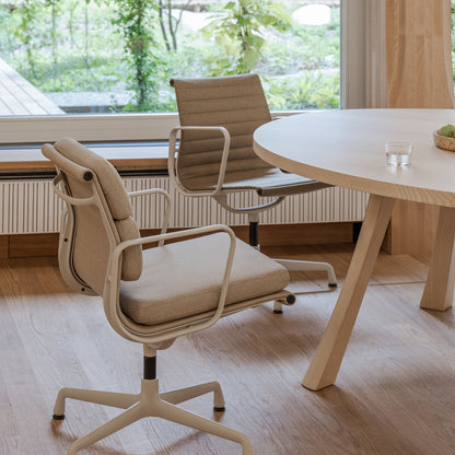 Soft Pad Conference Chair EA 208 by Vitra - Chalk Powder-Coated Aluminium 