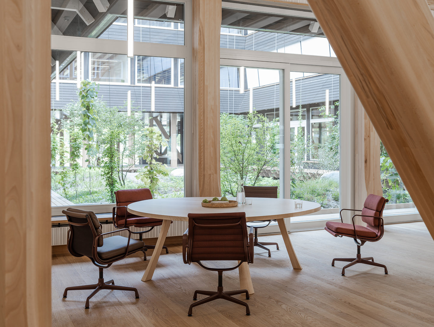 Soft Pad Conference Chair EA 208 by Vitra