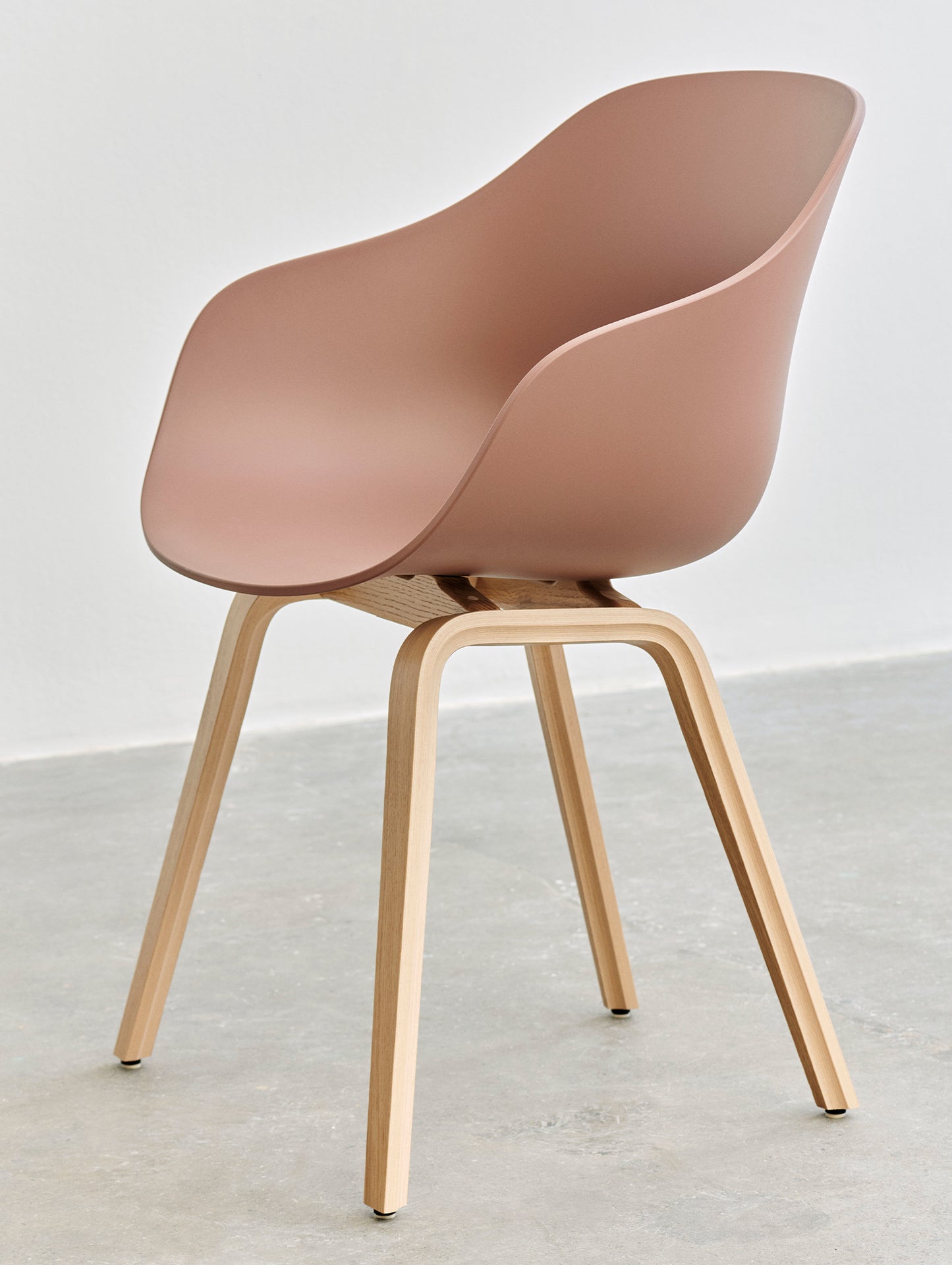 About A Chair AAC 222 - New Colours by HAY / Soft Brick Shell / Lacquered Oak Base