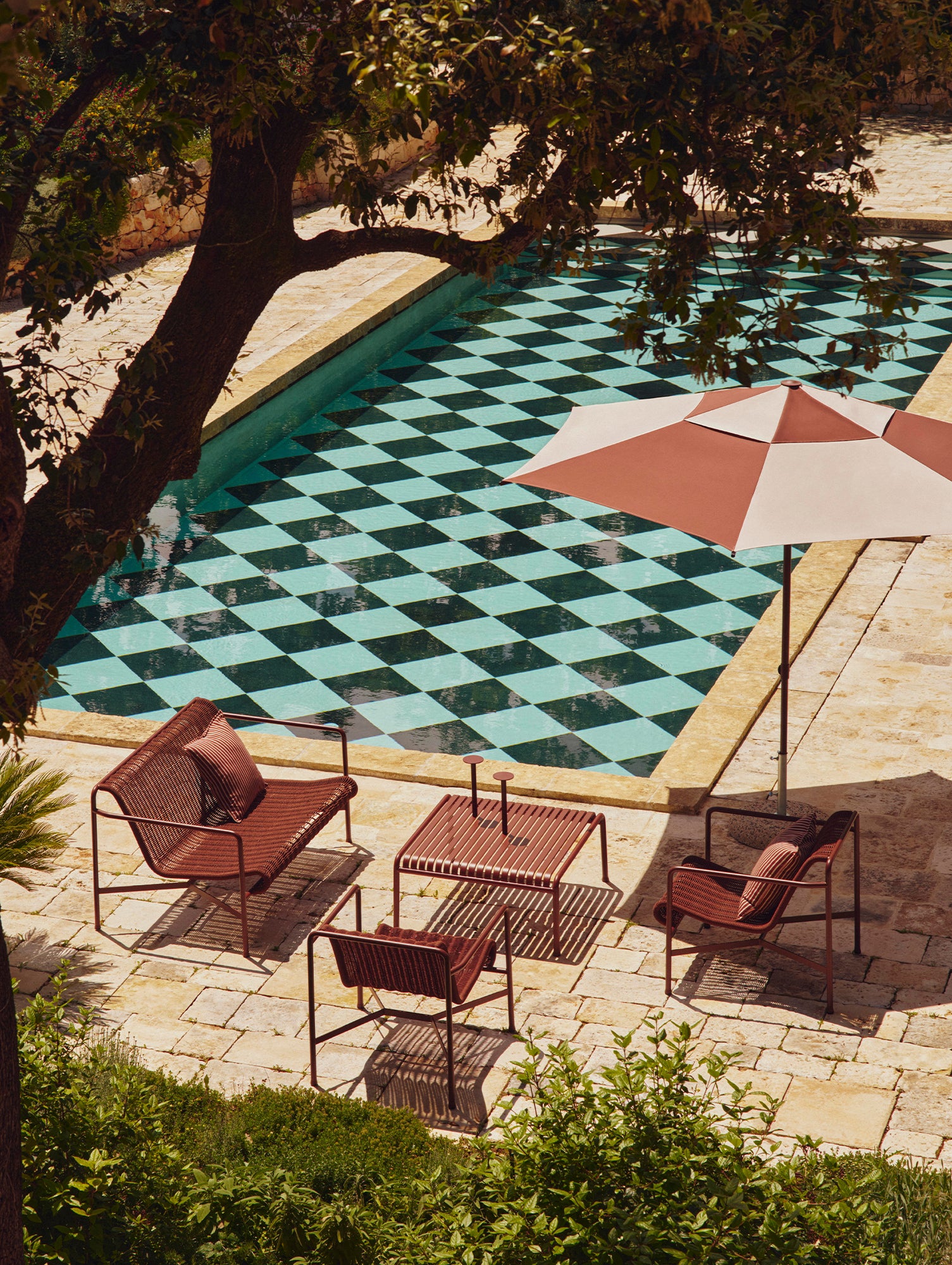 Terrazza Parasol by HAY - Hexagon / Off-White and Burgundy