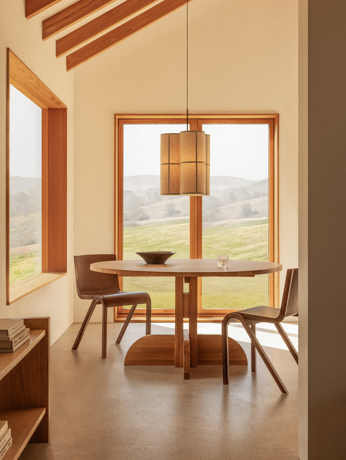 Puffin Round Dining Table (Solid Oak)