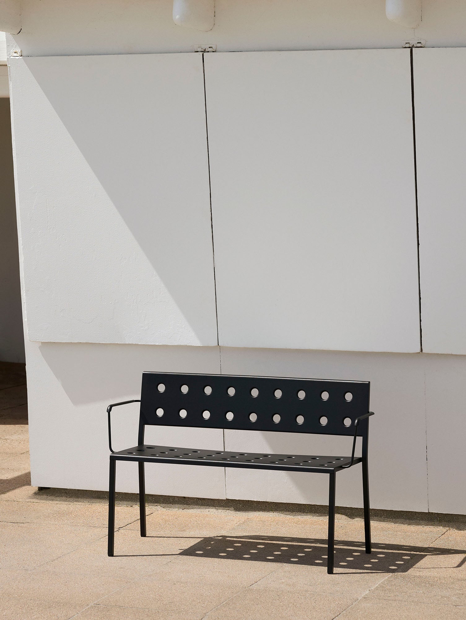 Balcony Outdoor Bench with Armrest by HAY - Anthracite