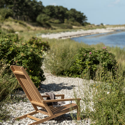Between Lines Deck Chair by Fritz Hansen
