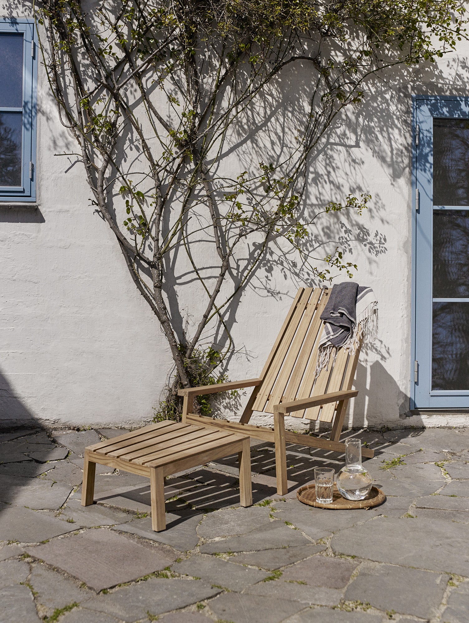 Between Lines Deck Chair by Fritz Hansen