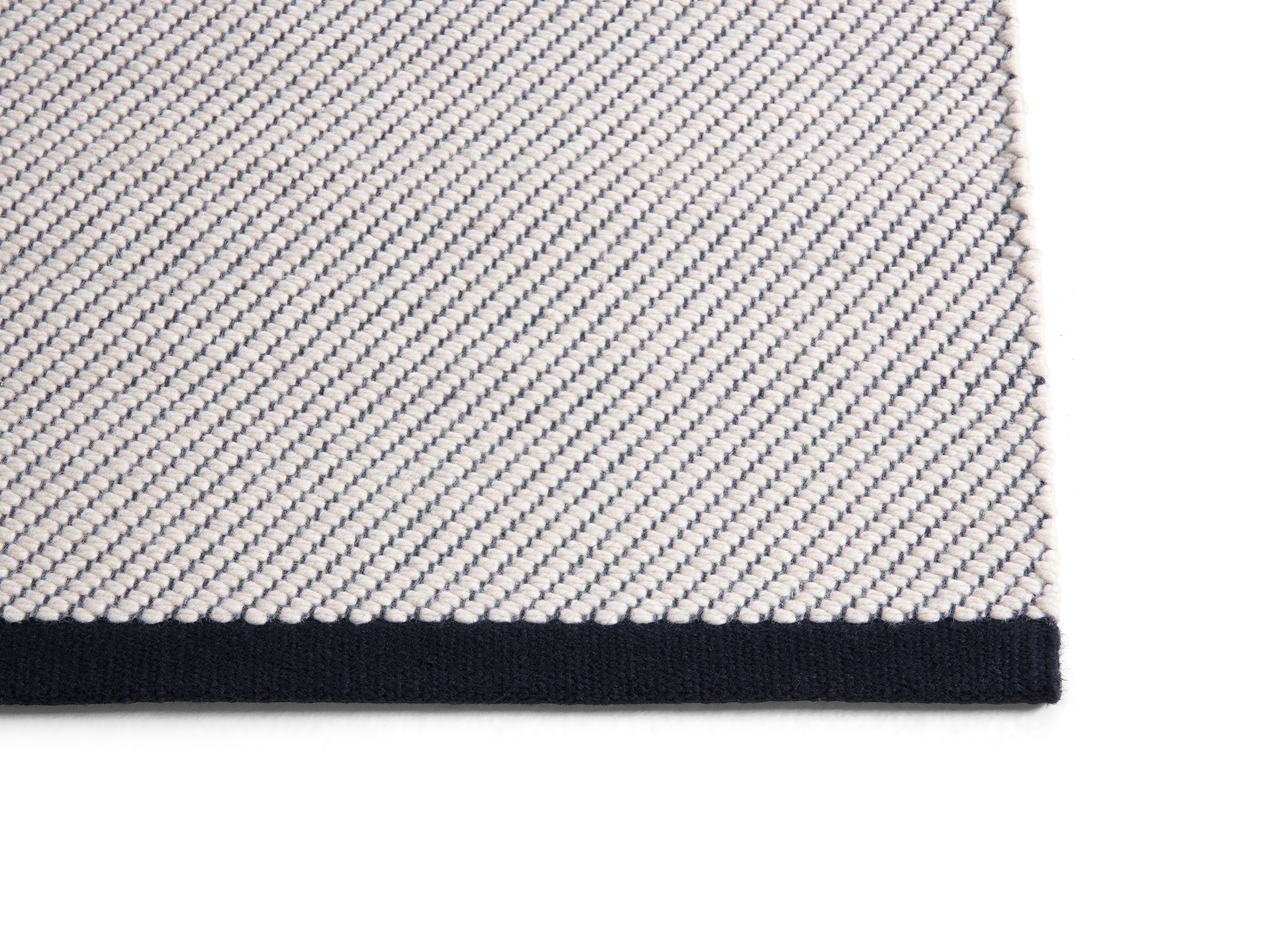 Bias_Rug_Tint_80x200_black_tin 